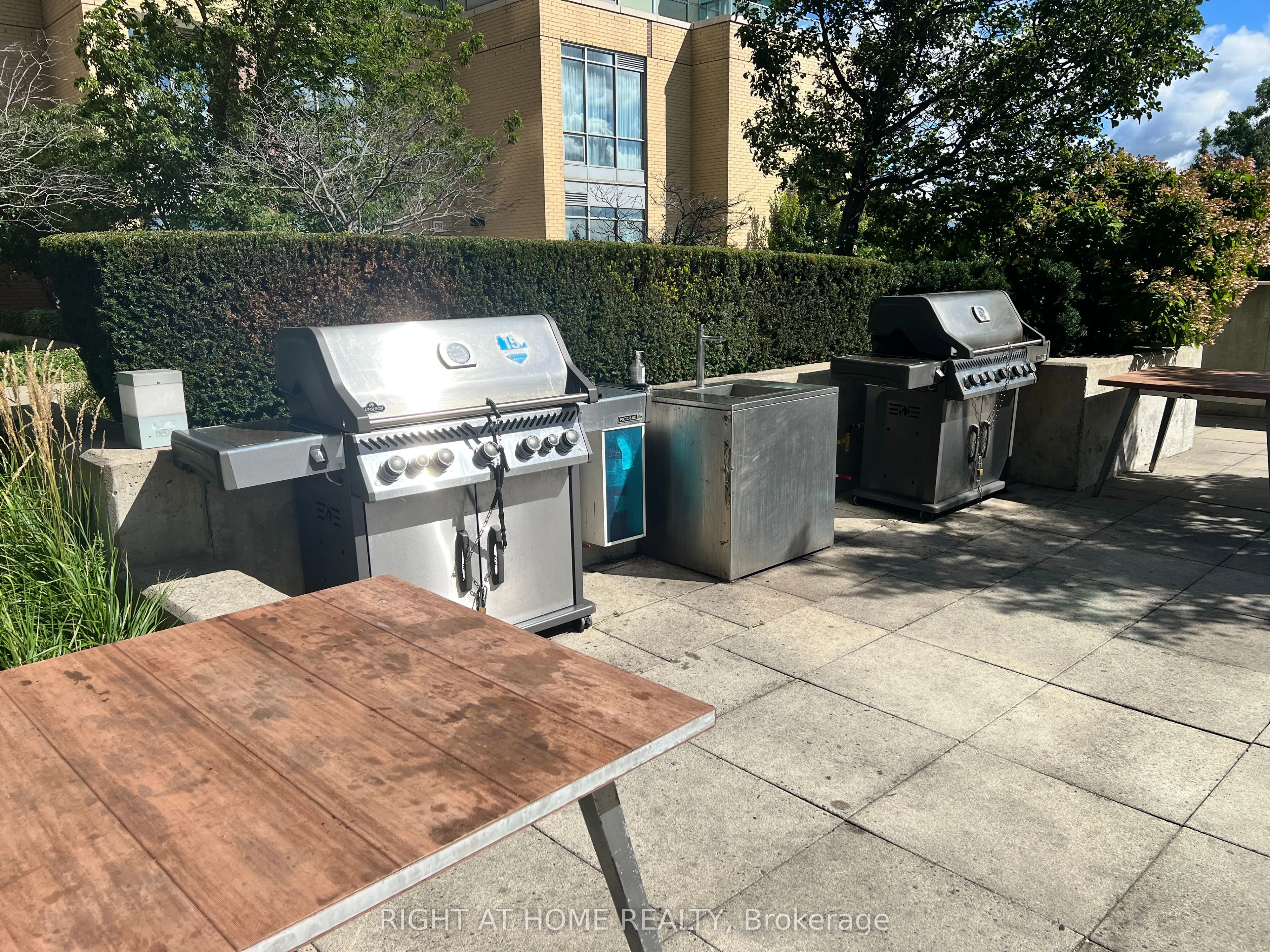 33 Singer Court, #2101