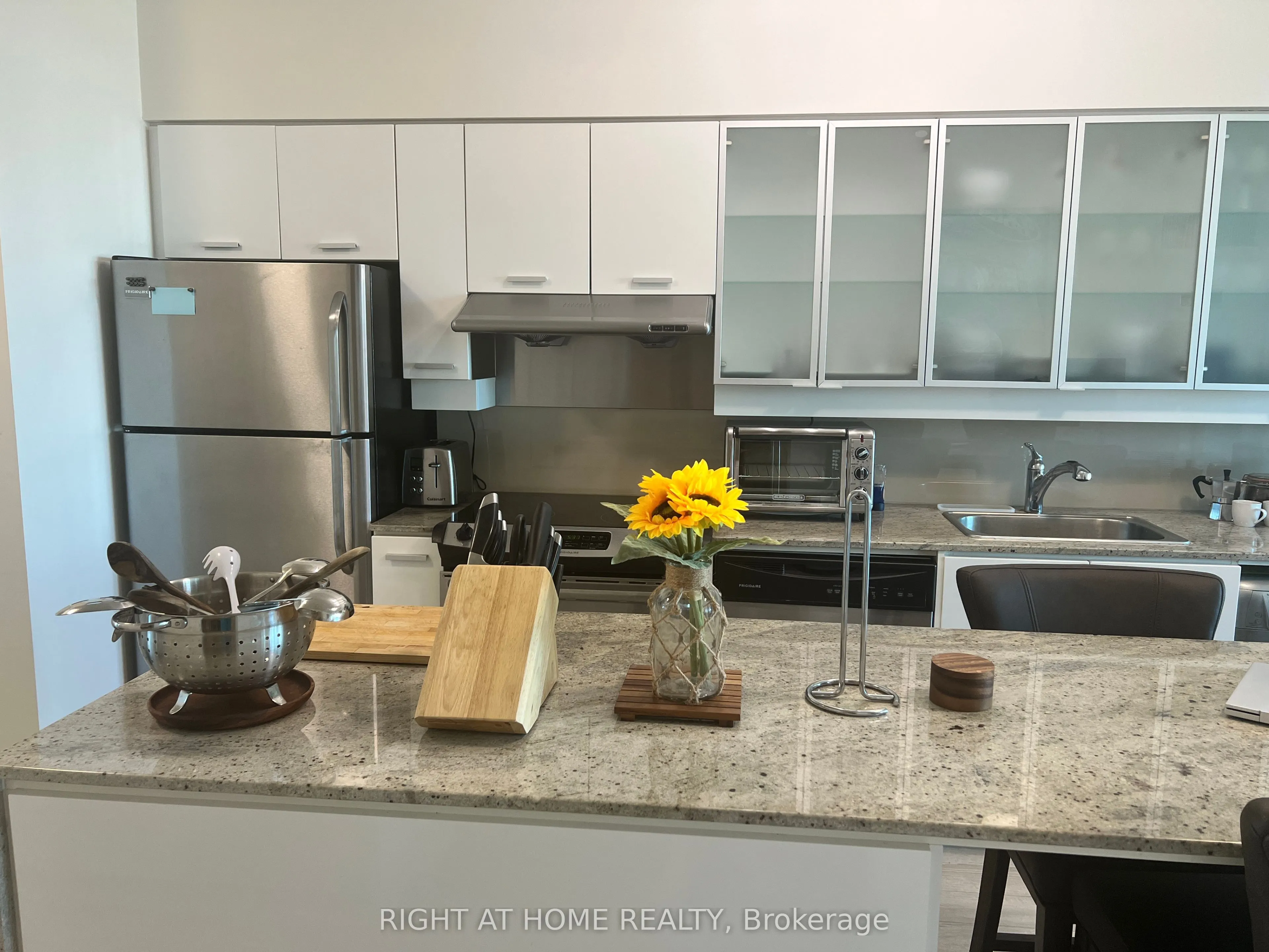 33 Singer Court, #2101