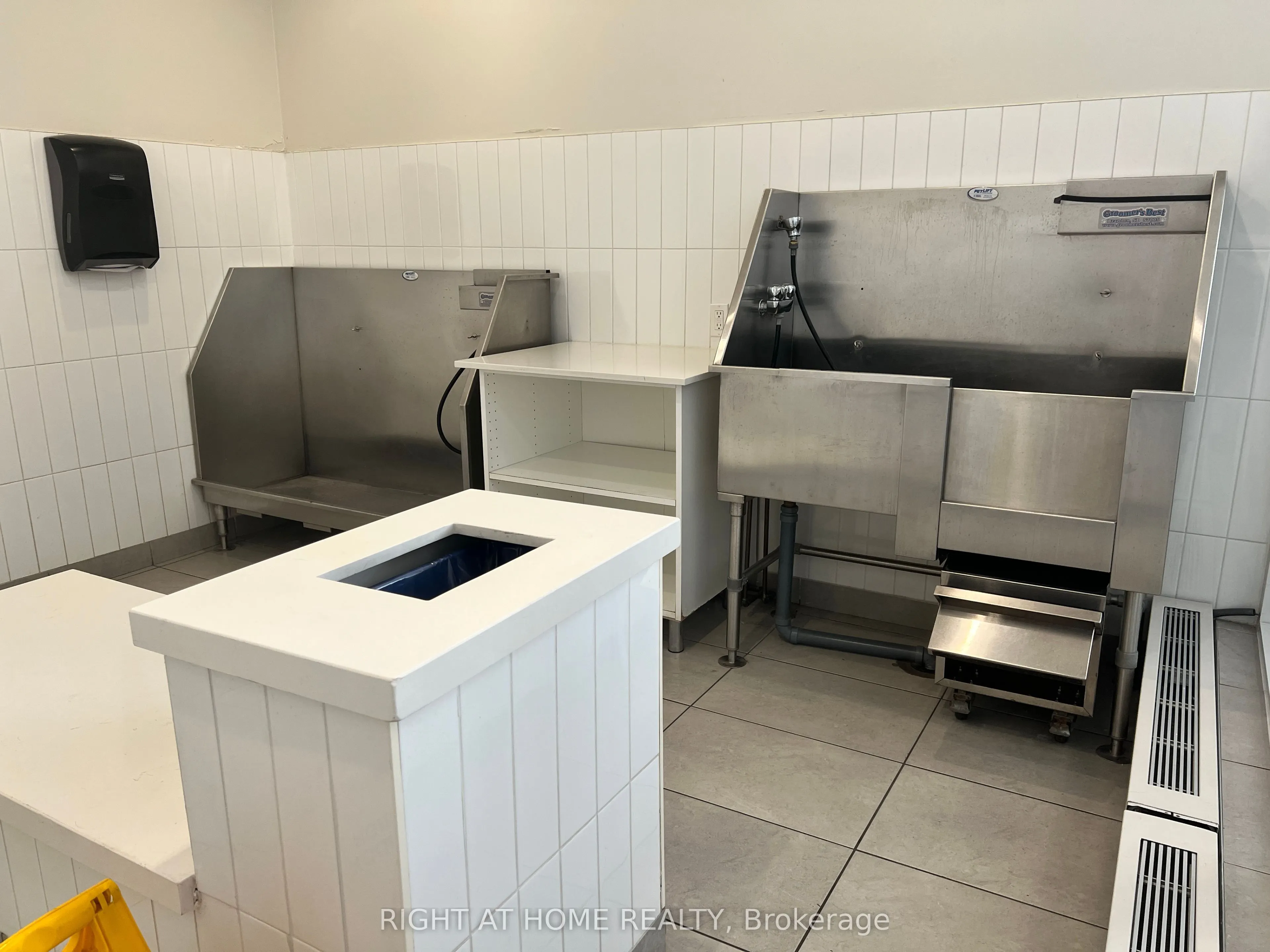 33 Singer Court, #2101