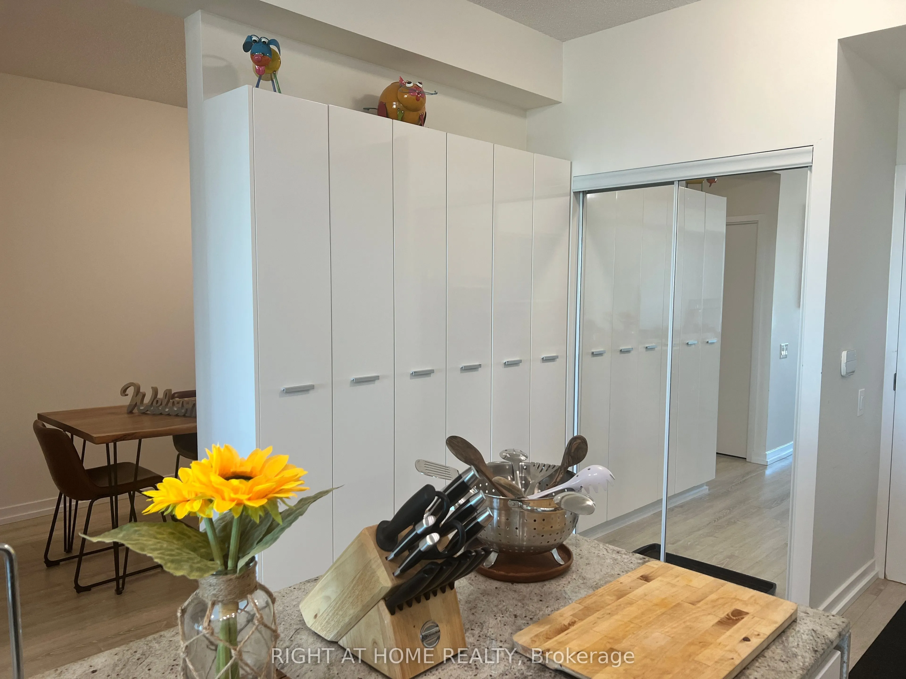 33 Singer Court, #2101
