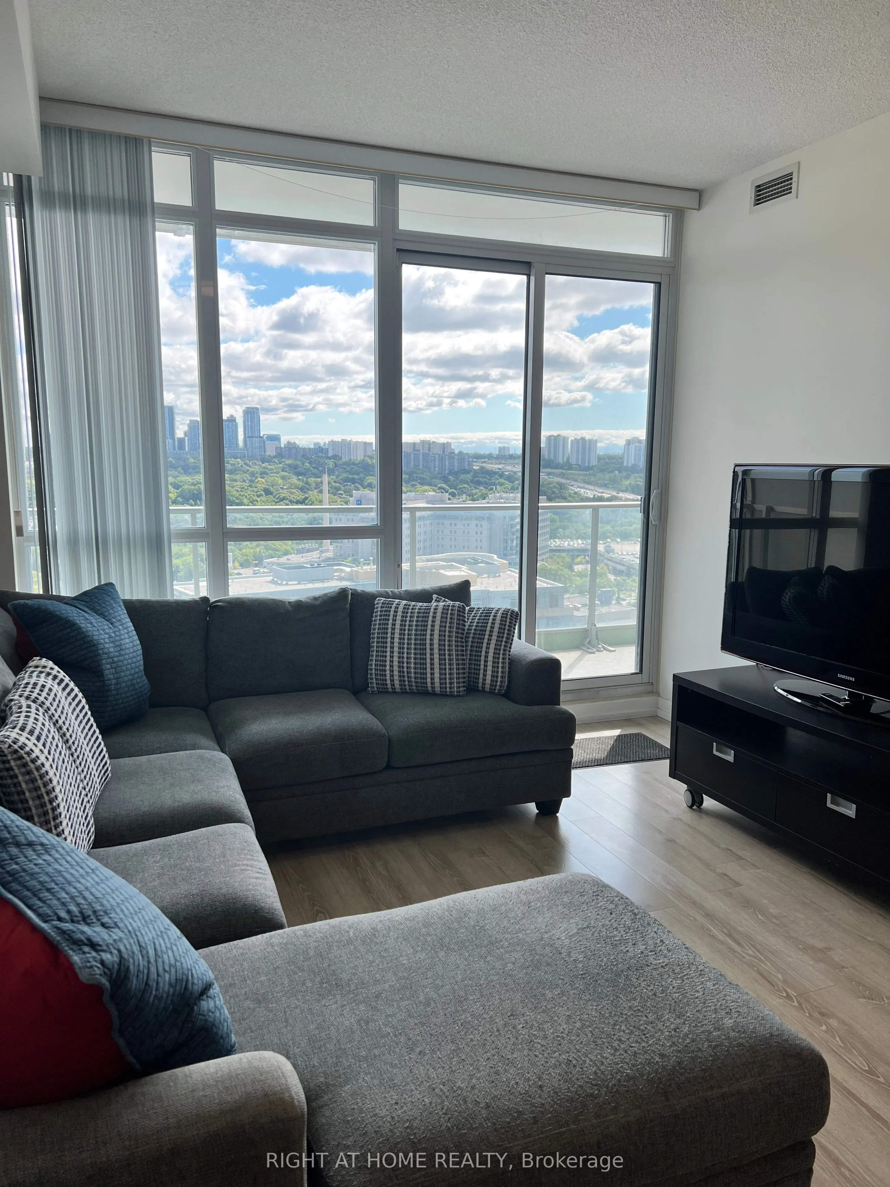 33 Singer Court, #2101