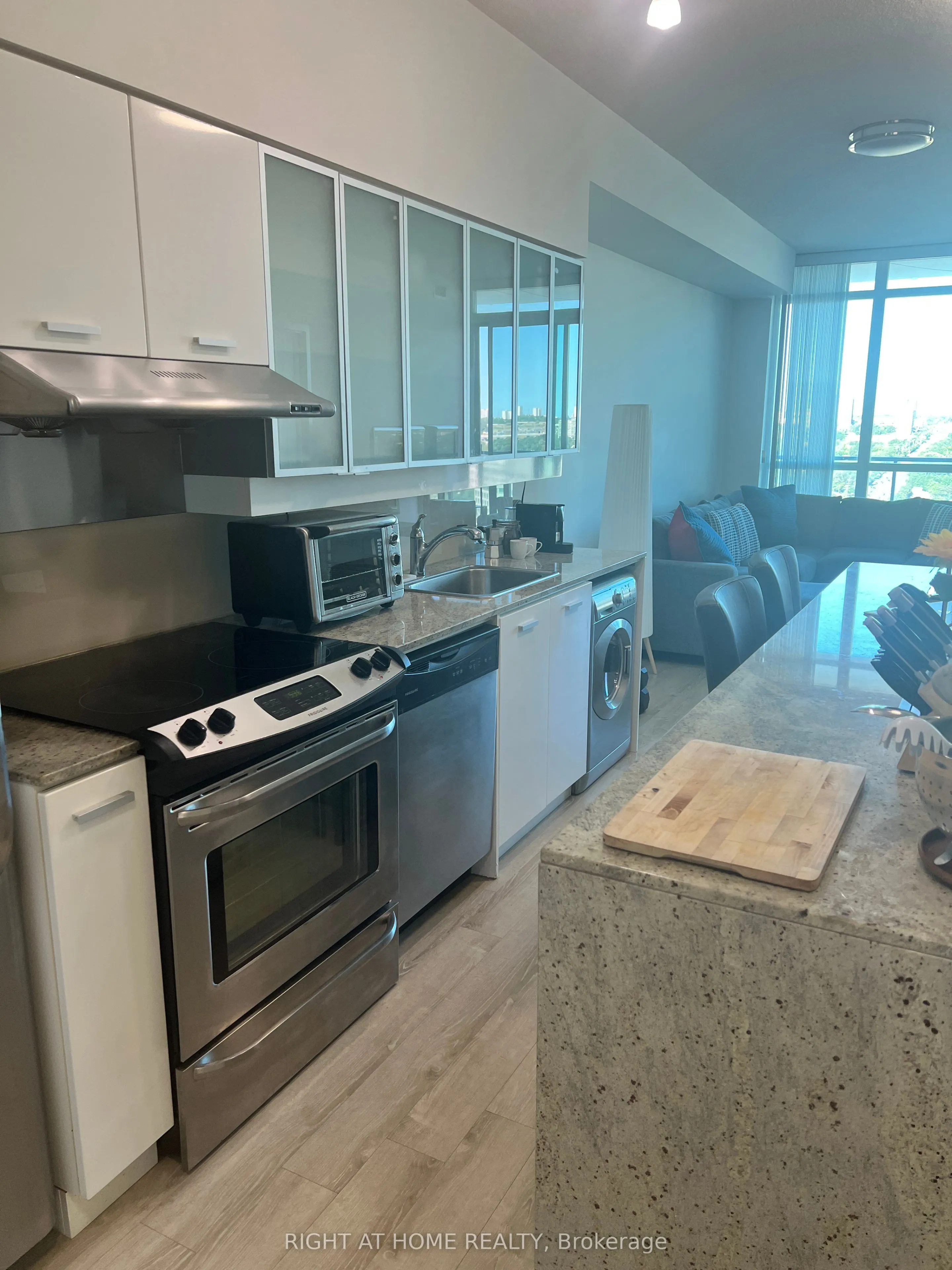 33 Singer Court, #2101