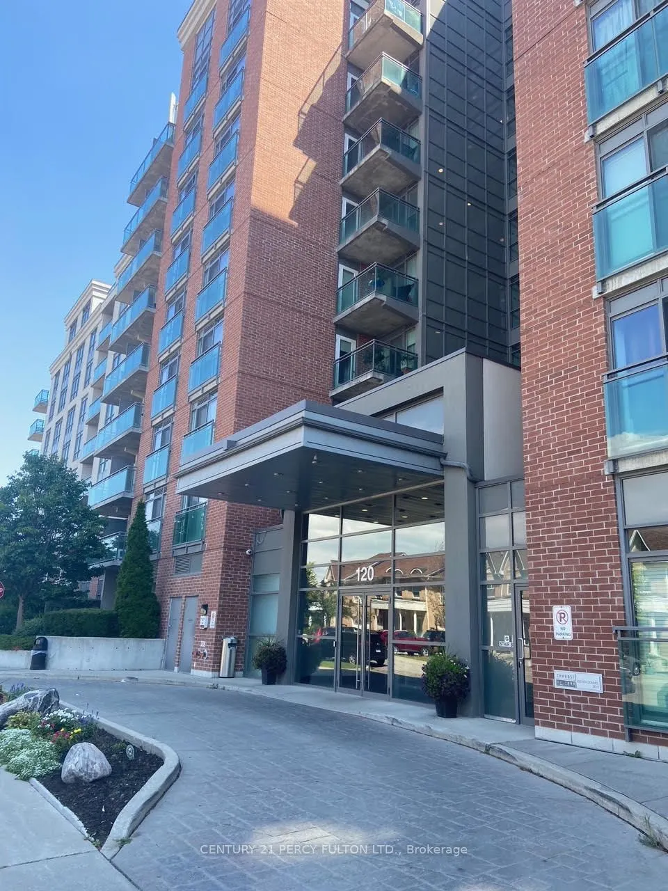 120 Dallimore Circle, #824