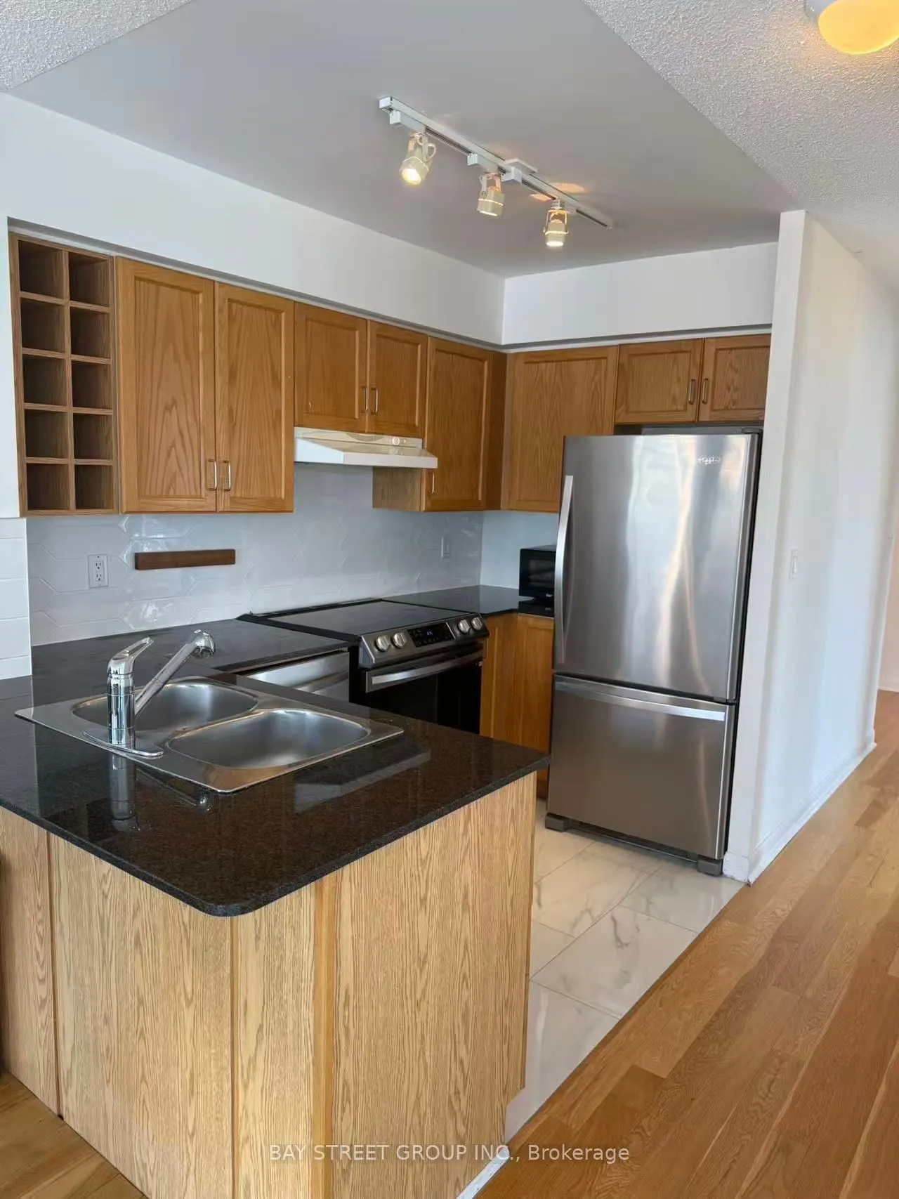 210 Victoria Street, #3011