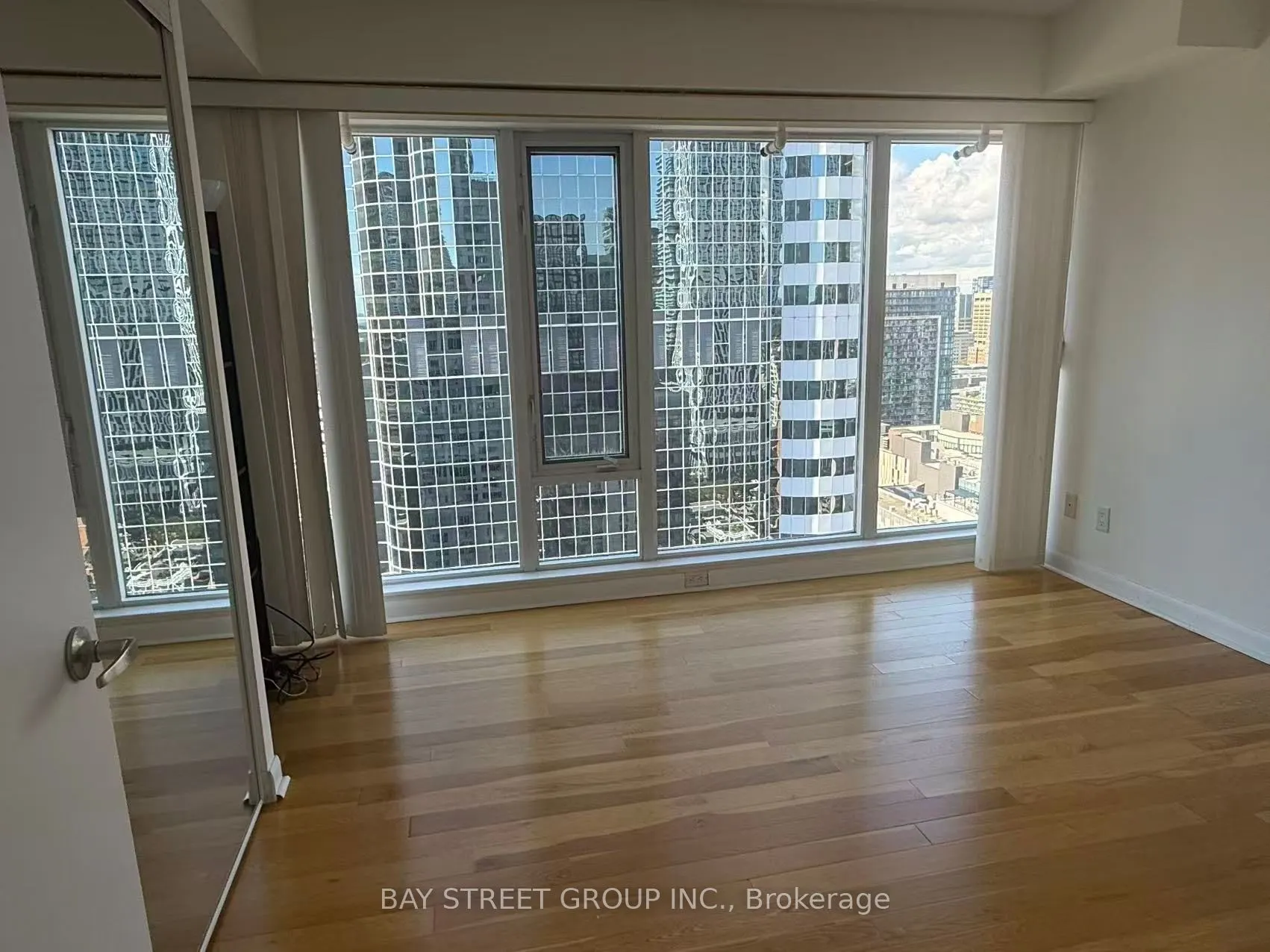 210 Victoria Street, #3011
