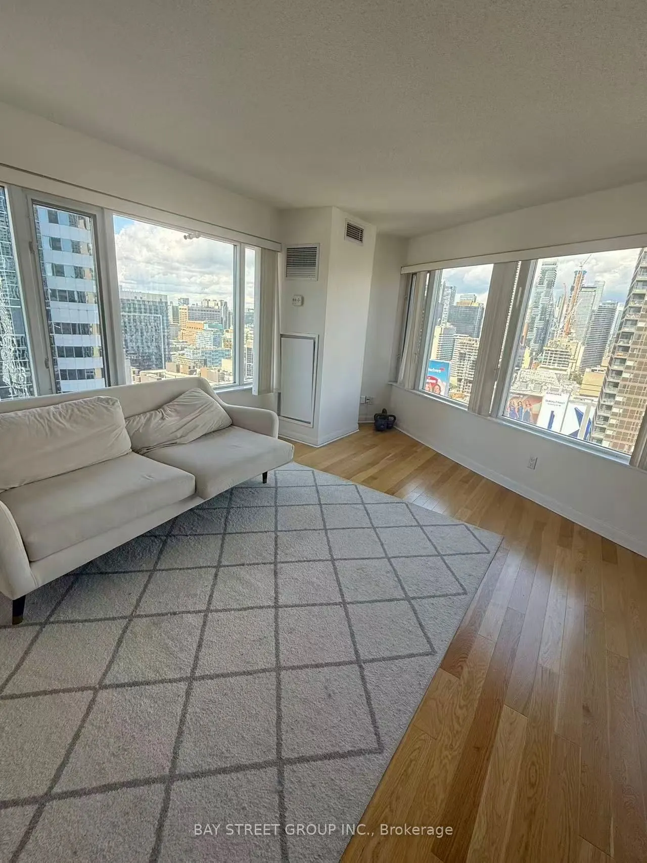 210 Victoria Street, #3011