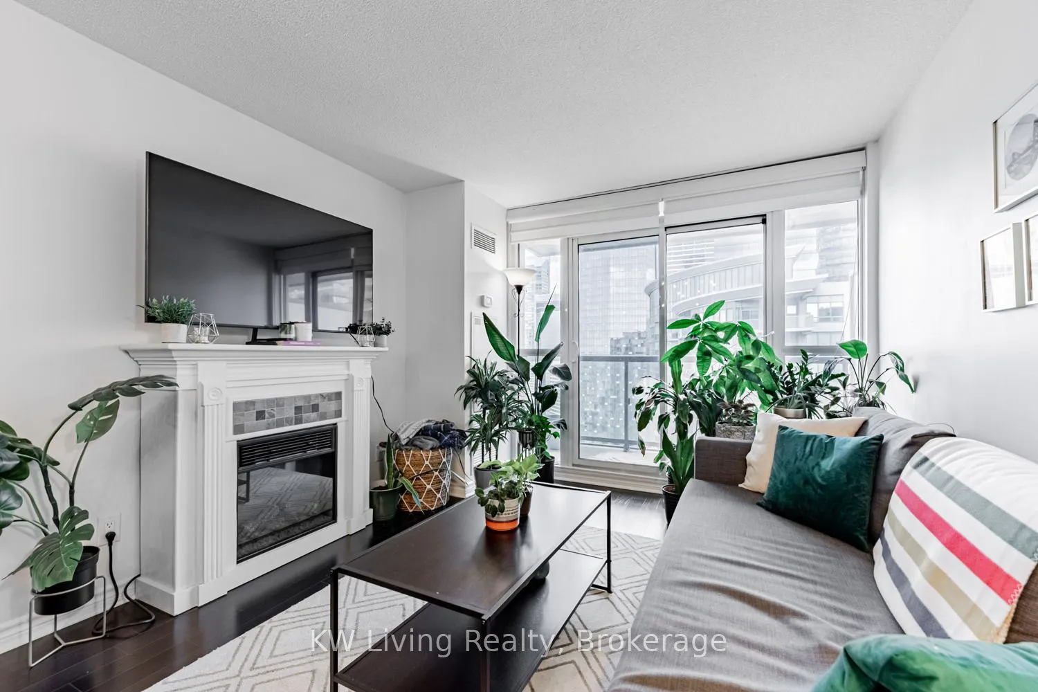 19 Grand Trunk Crescent, #3903