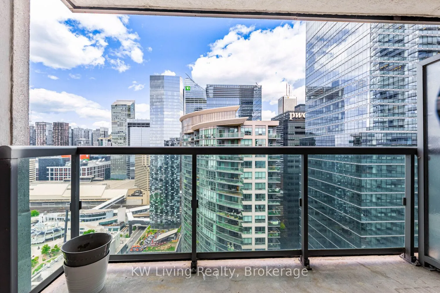 19 Grand Trunk Crescent, #3903