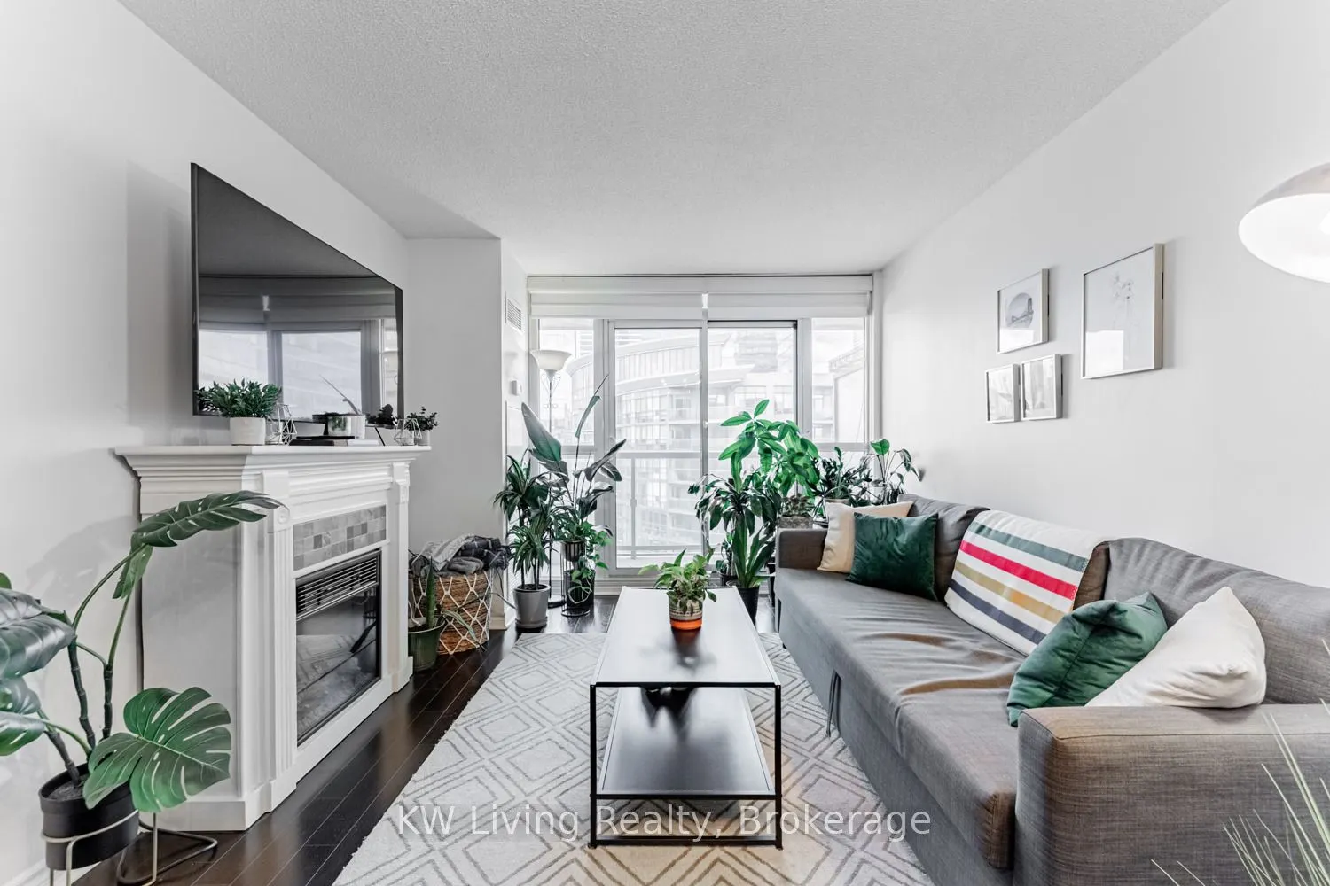 19 Grand Trunk Crescent, #3903