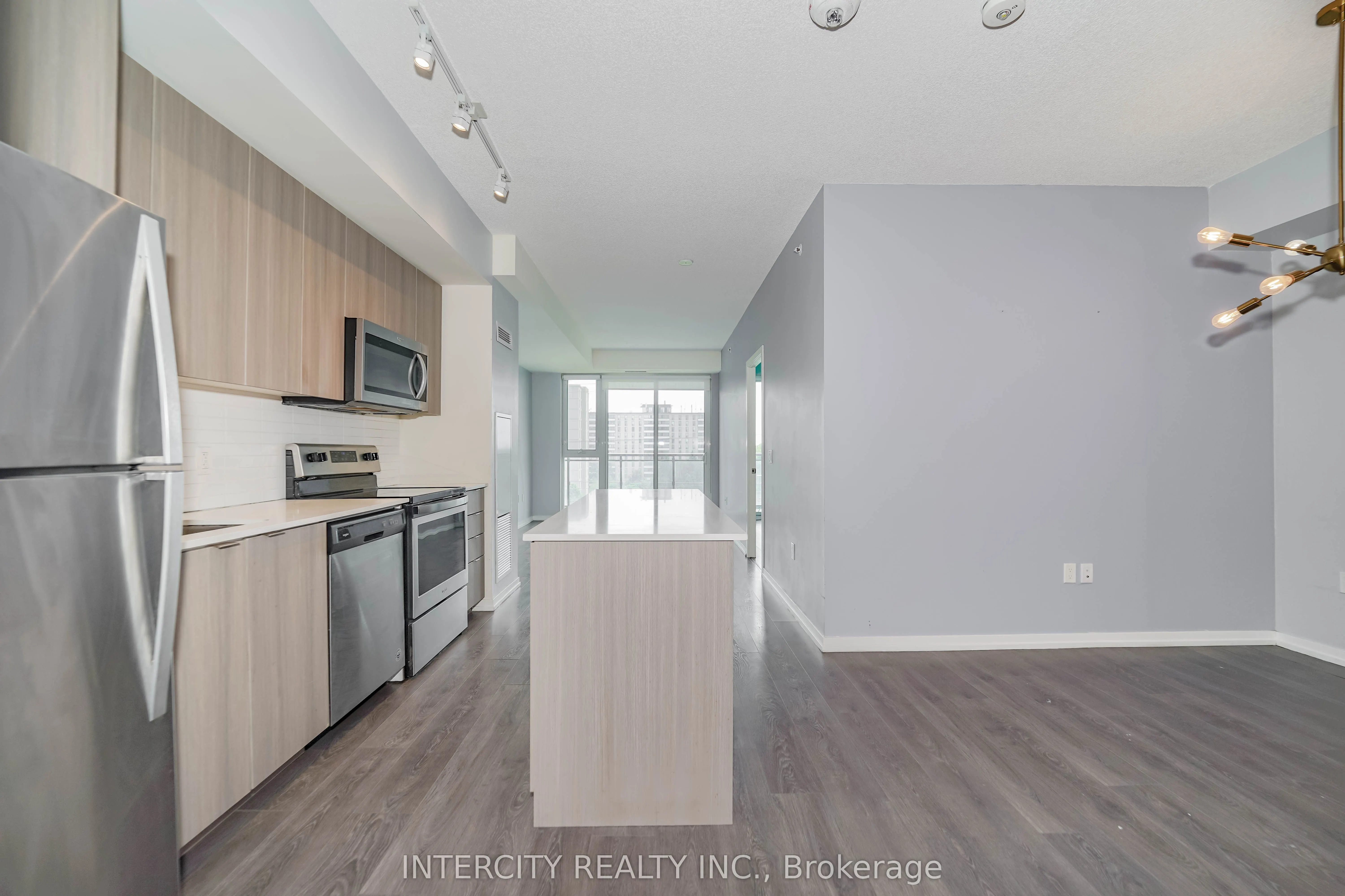 3237 Bayview Avenue, #611