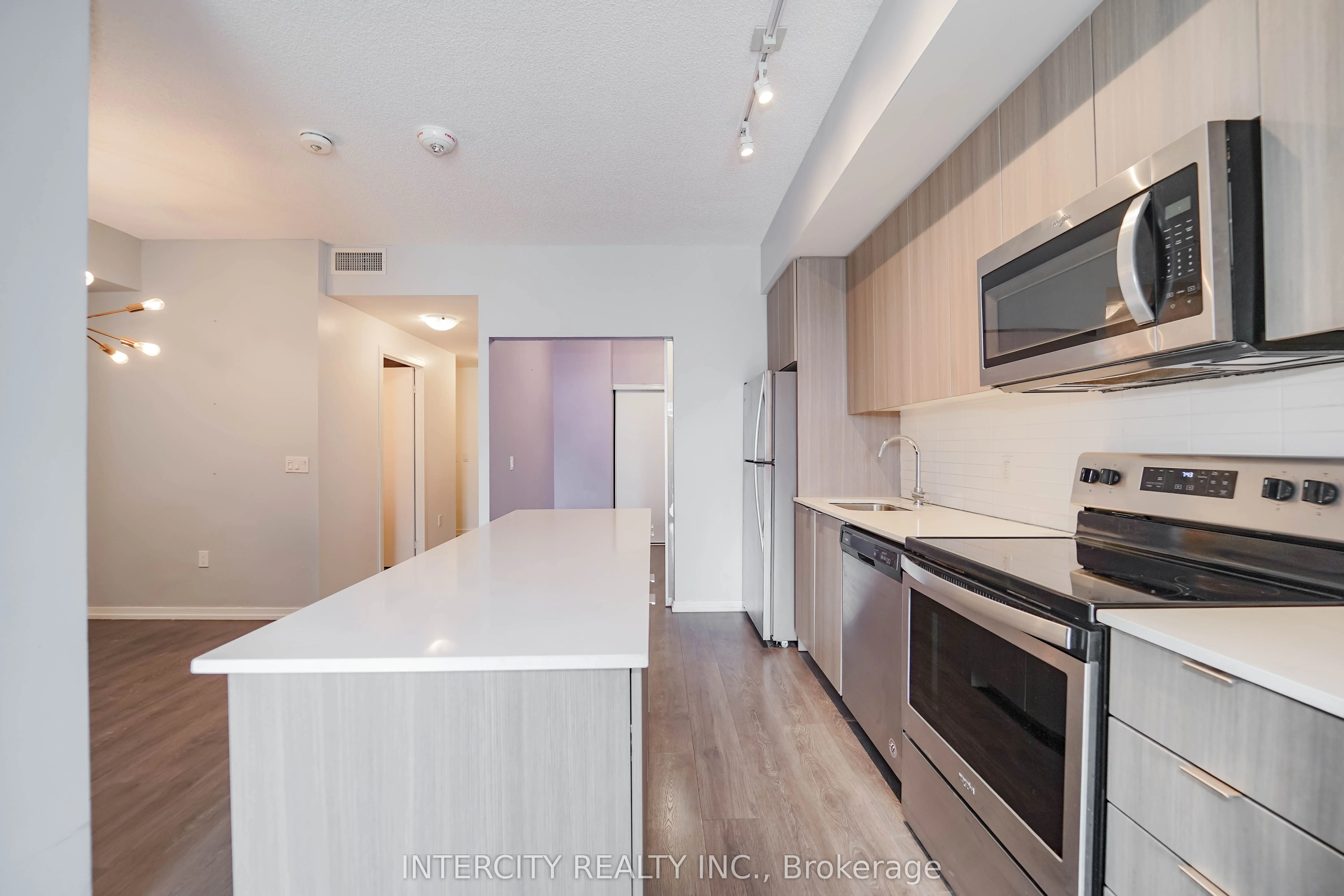 3237 Bayview Avenue, #611