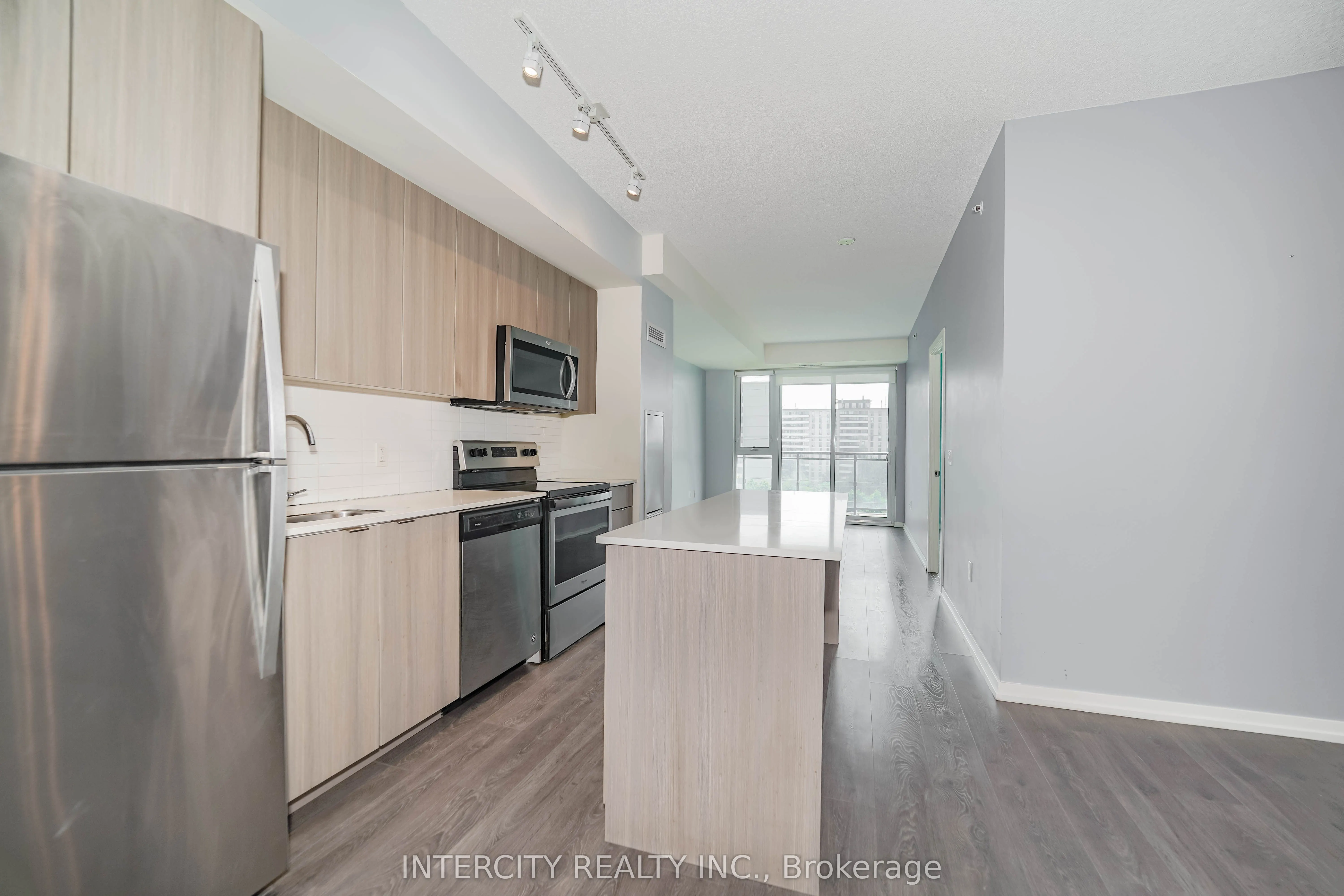 3237 Bayview Avenue, #611