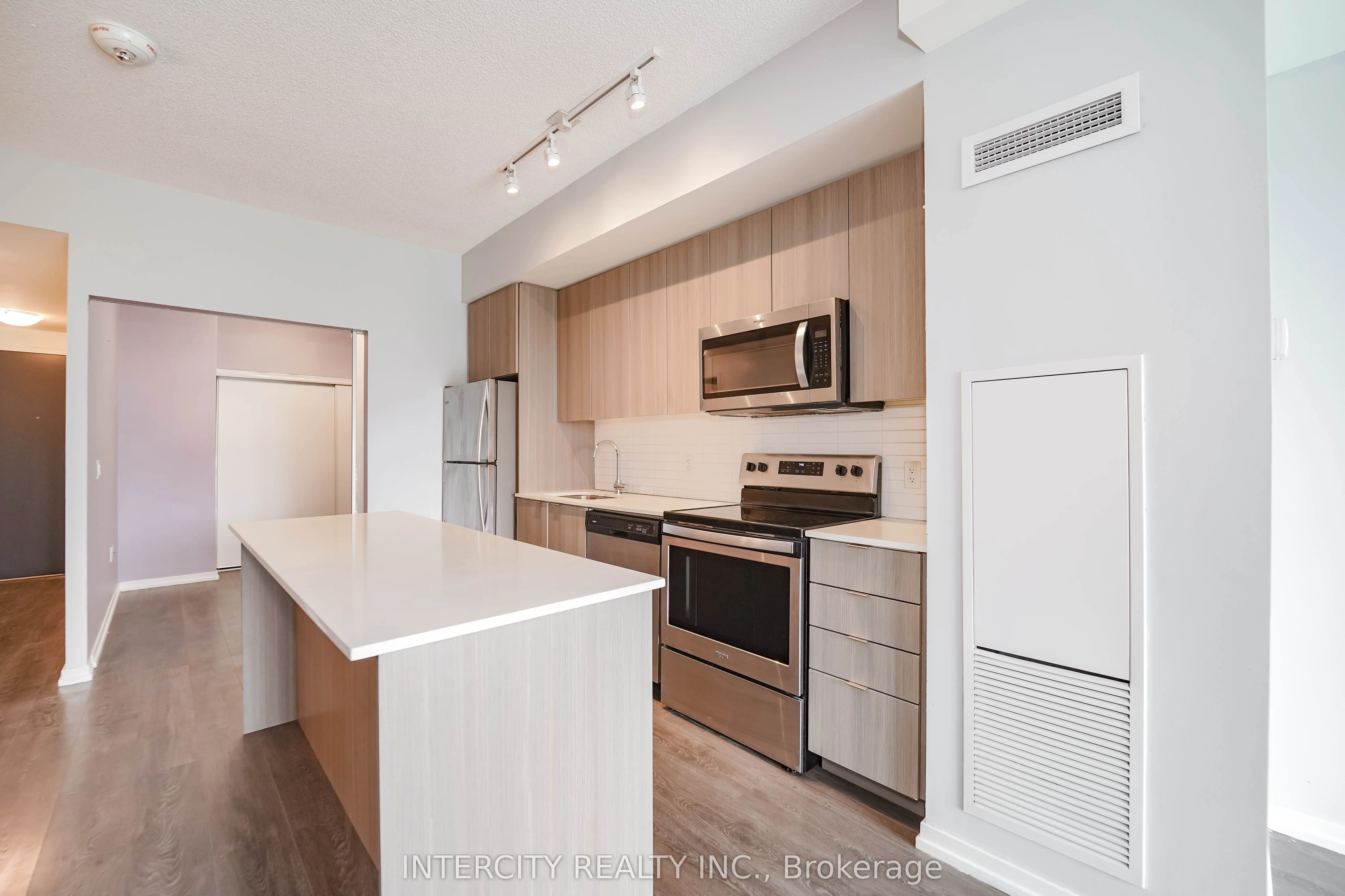 3237 Bayview Avenue, #611