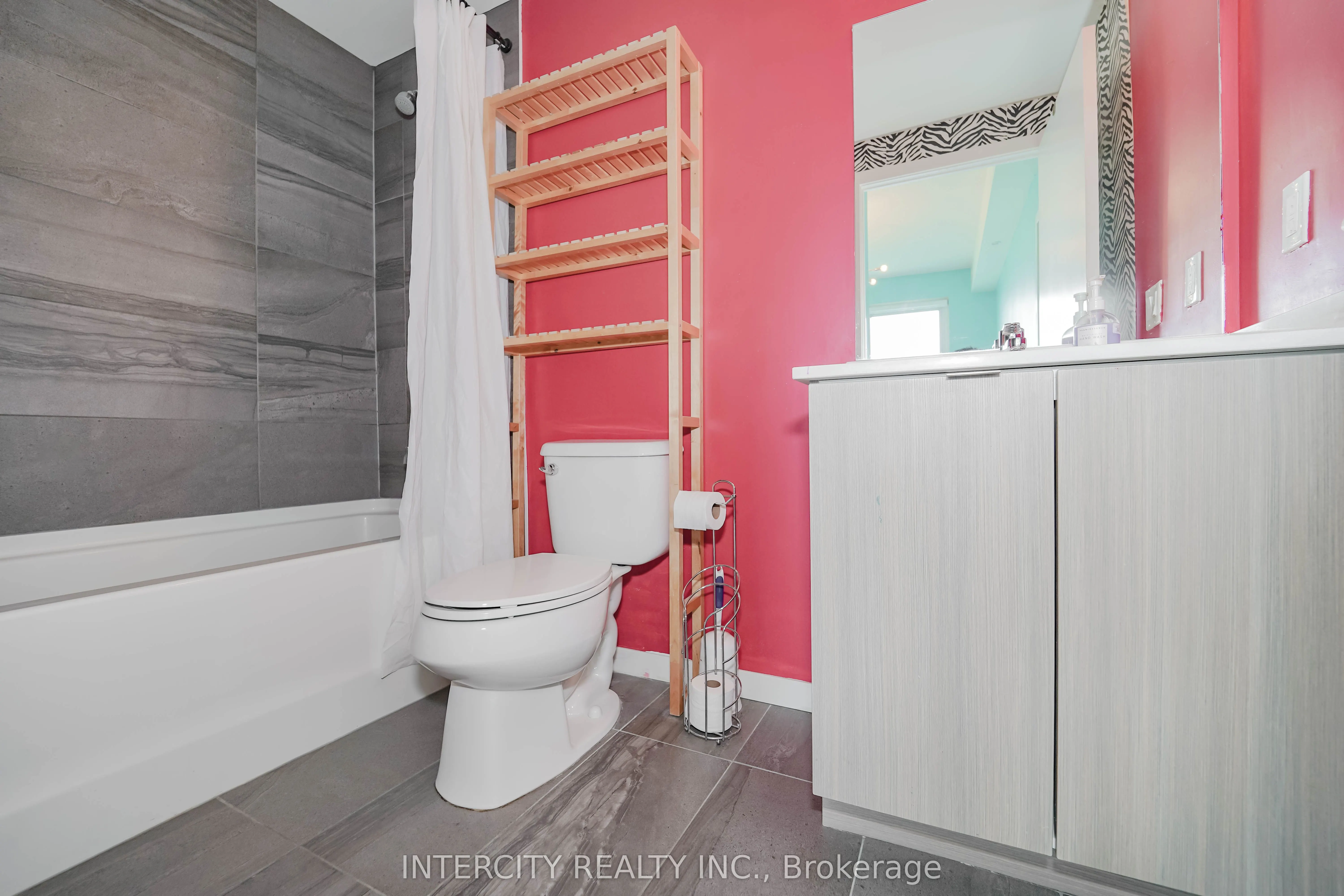 3237 Bayview Avenue, #611