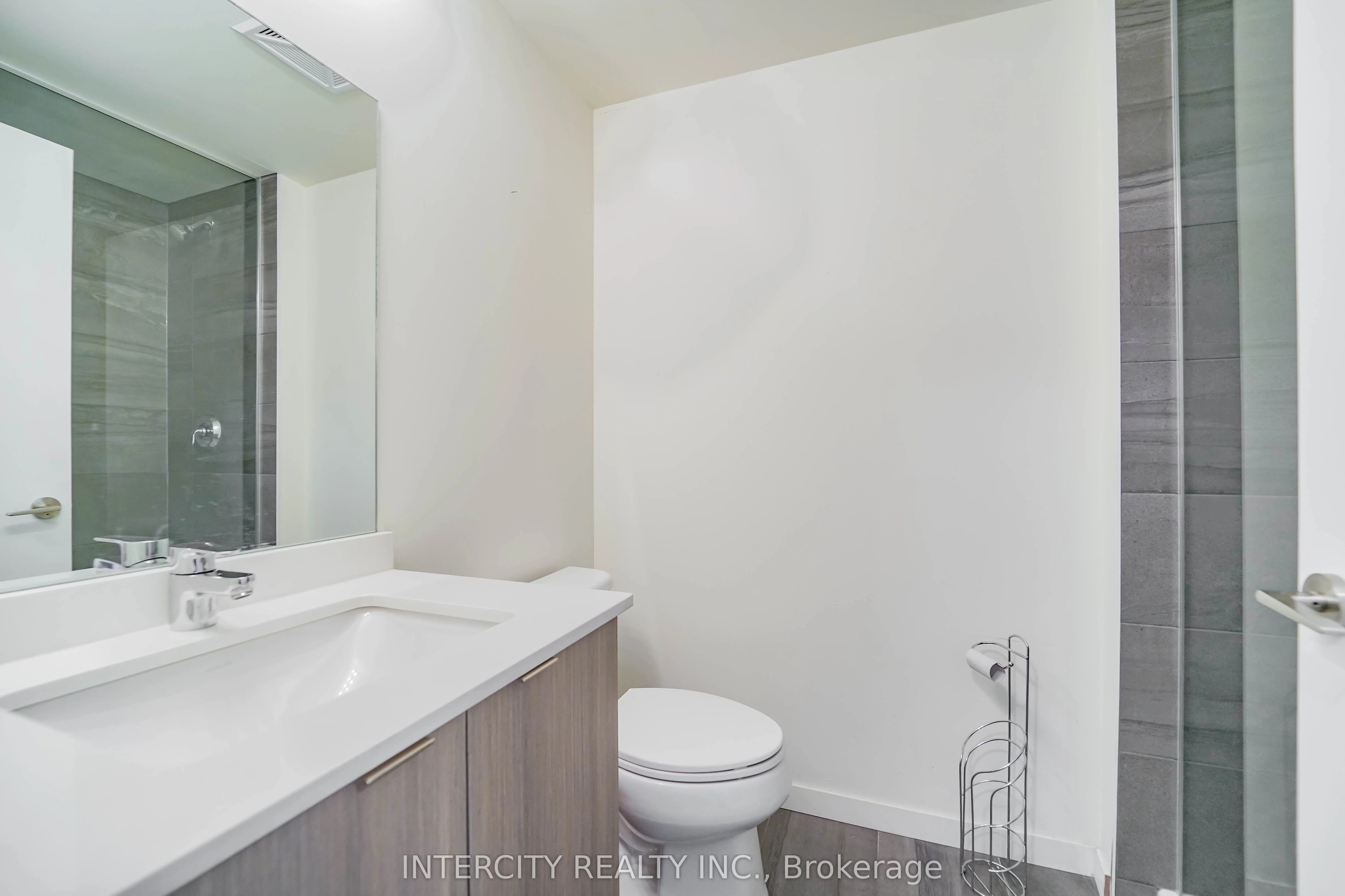 3237 Bayview Avenue, #611