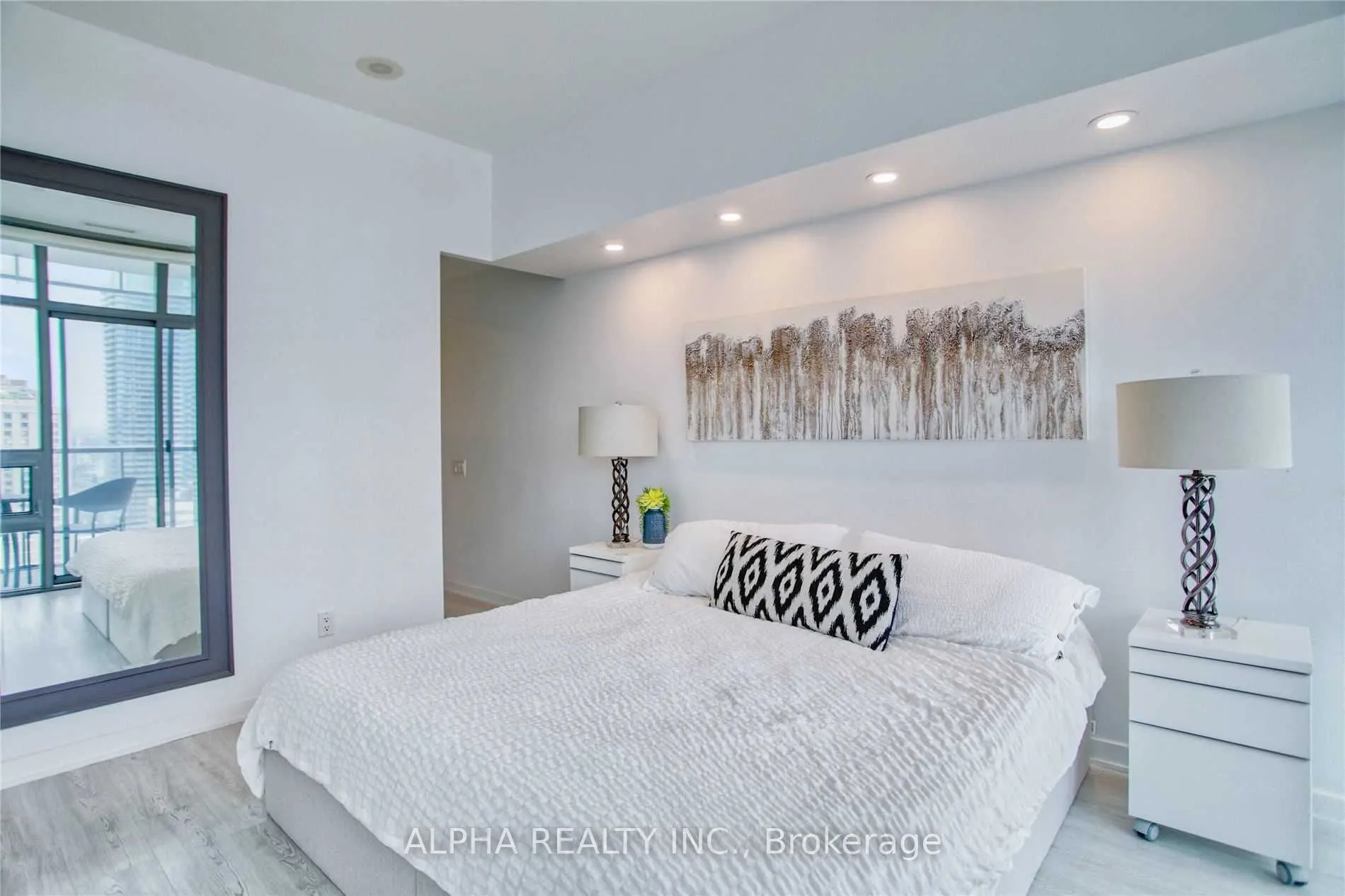 33 Charles Street E, #2509