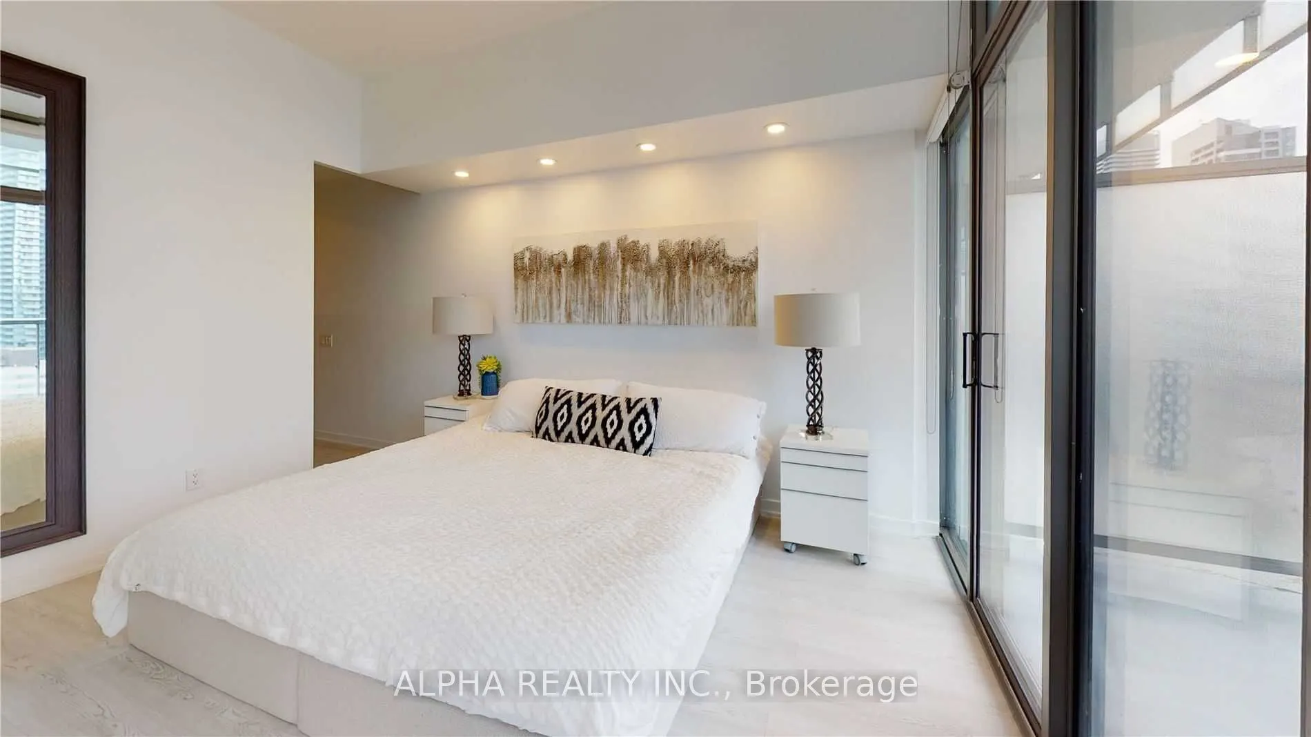 33 Charles Street E, #2509