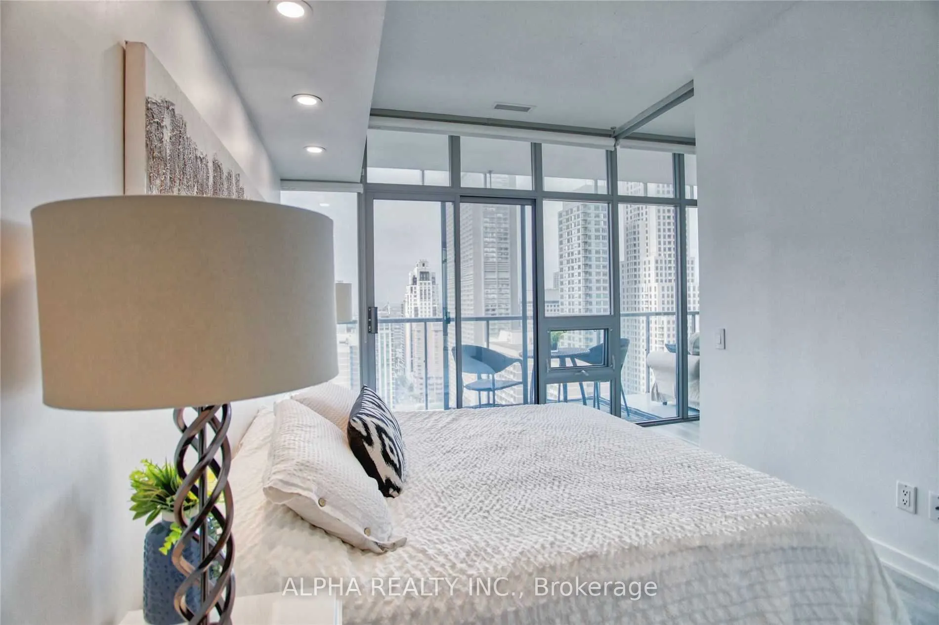 33 Charles Street E, #2509