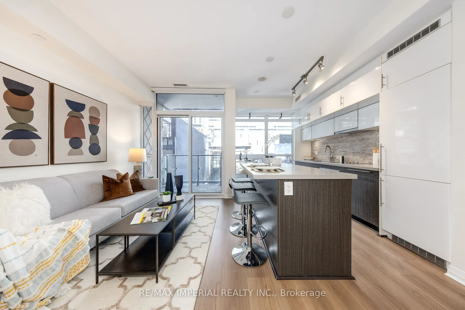 8 mercer Street, #17