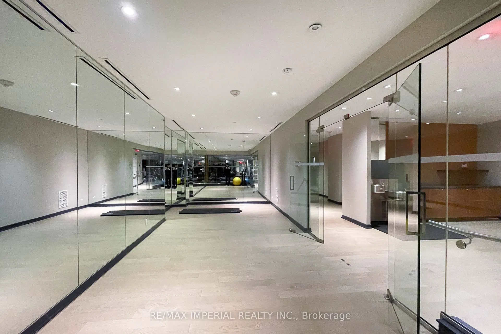 8 mercer Street, #17