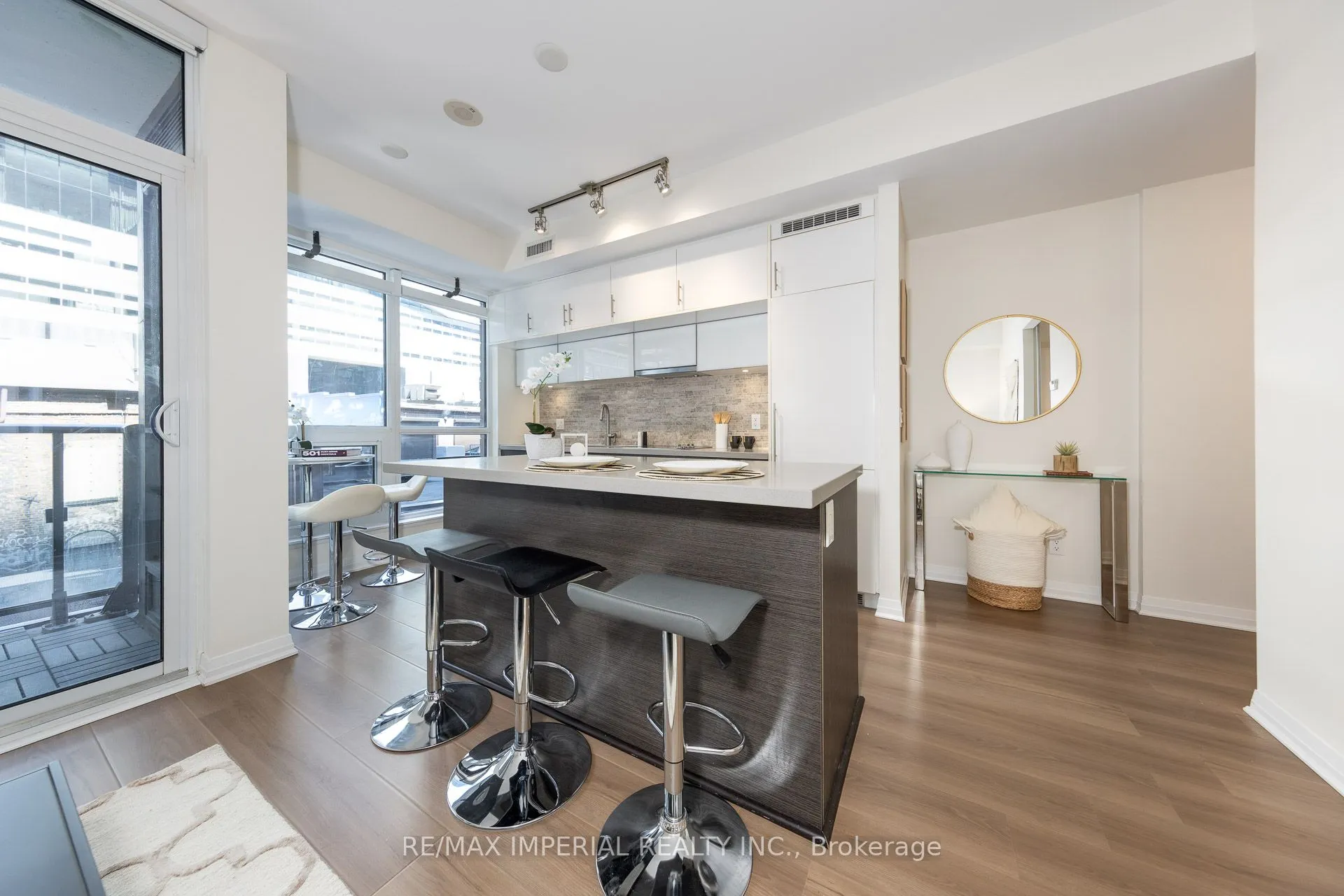 8 mercer Street, #17