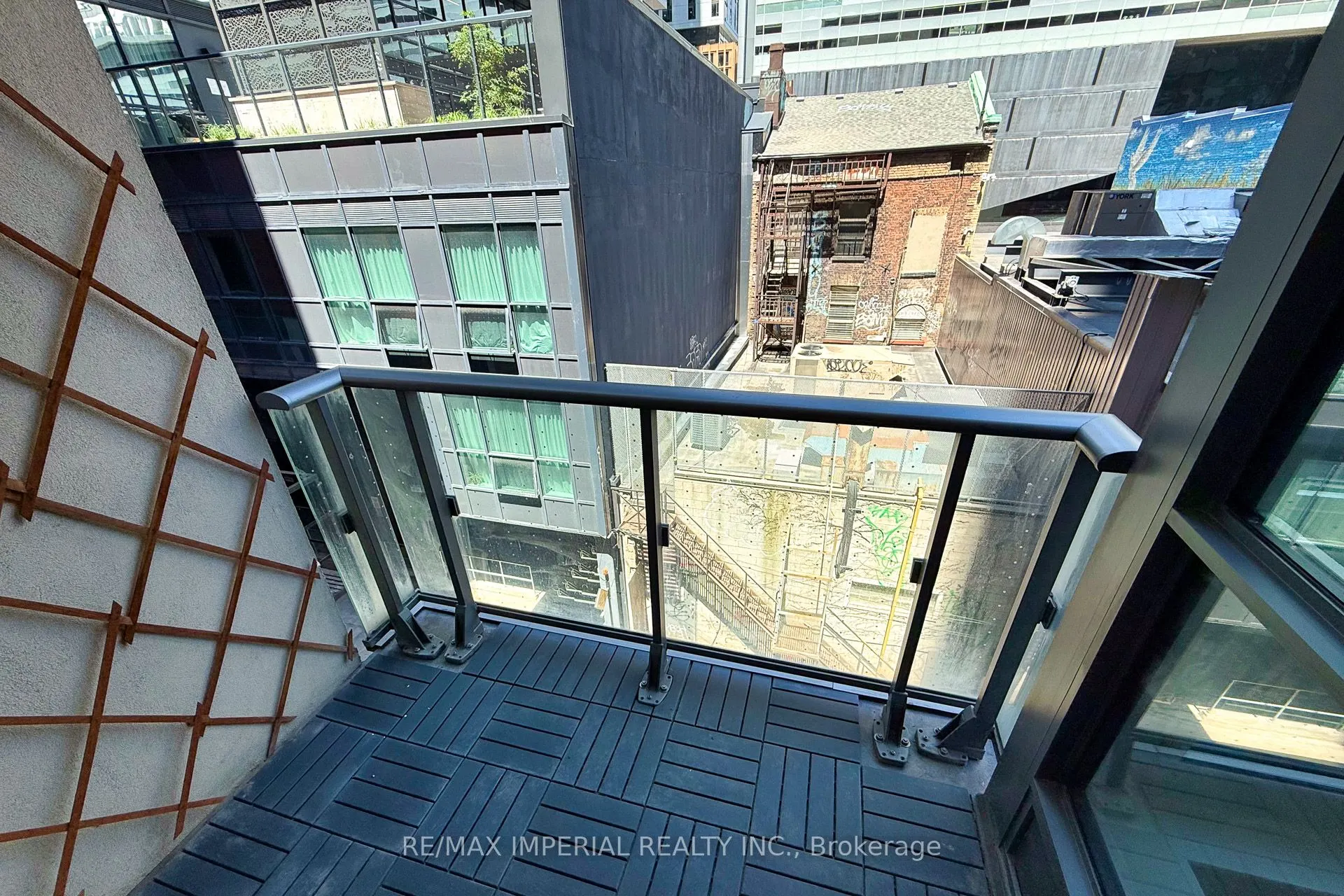 8 mercer Street, #17