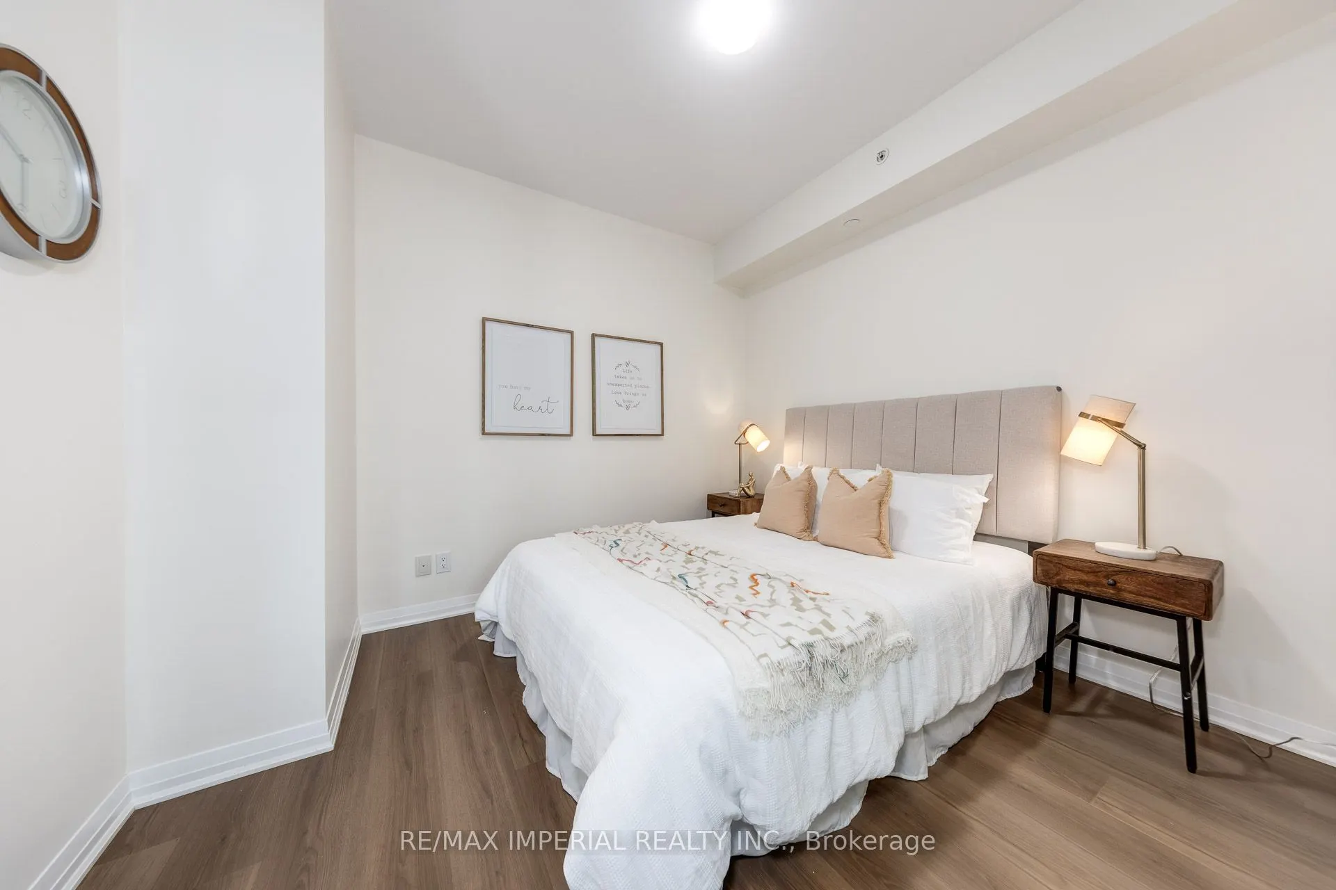 8 mercer Street, #17