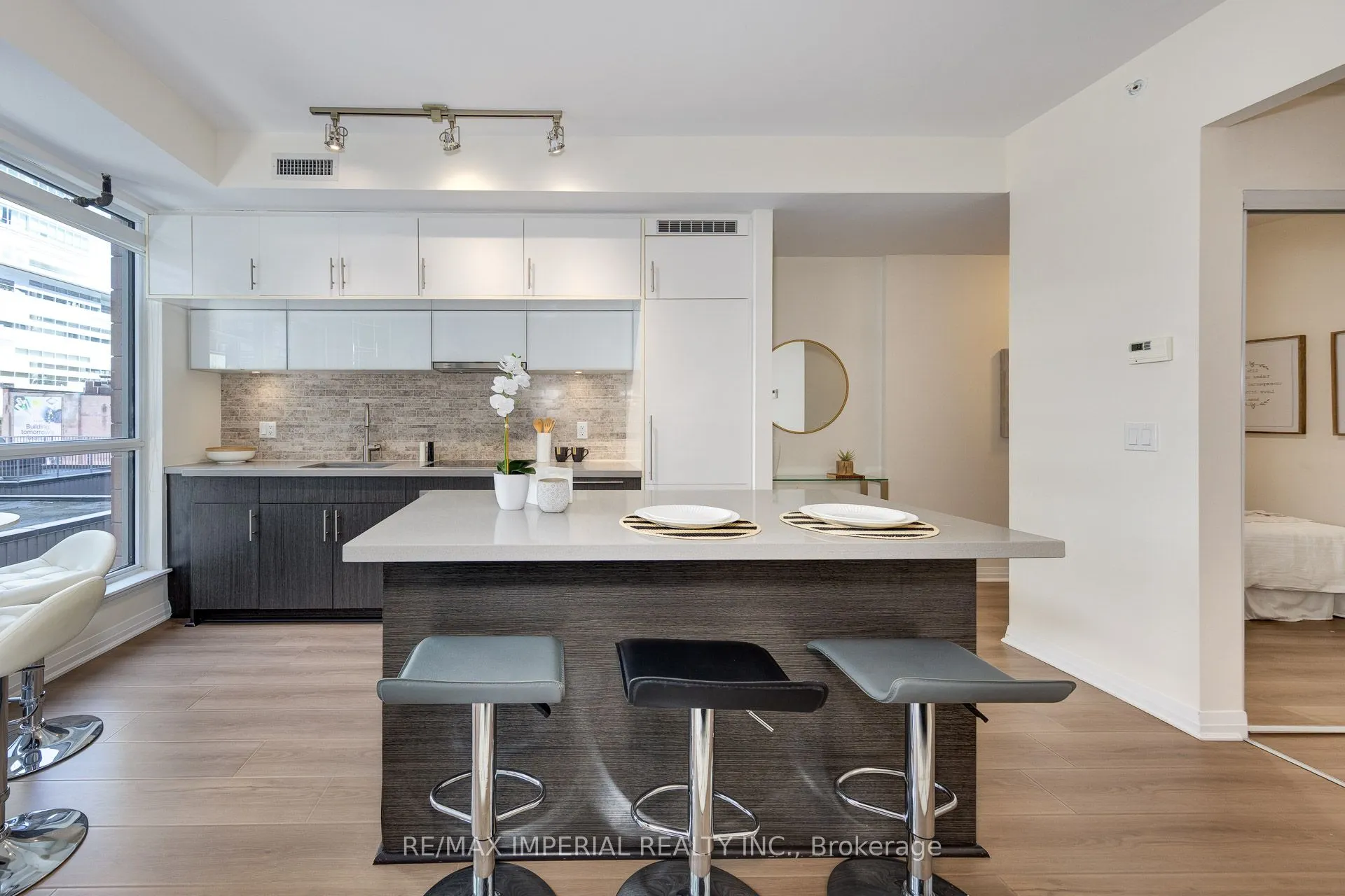 8 mercer Street, #17