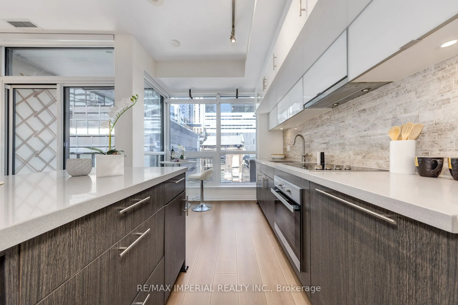 8 mercer Street, #17