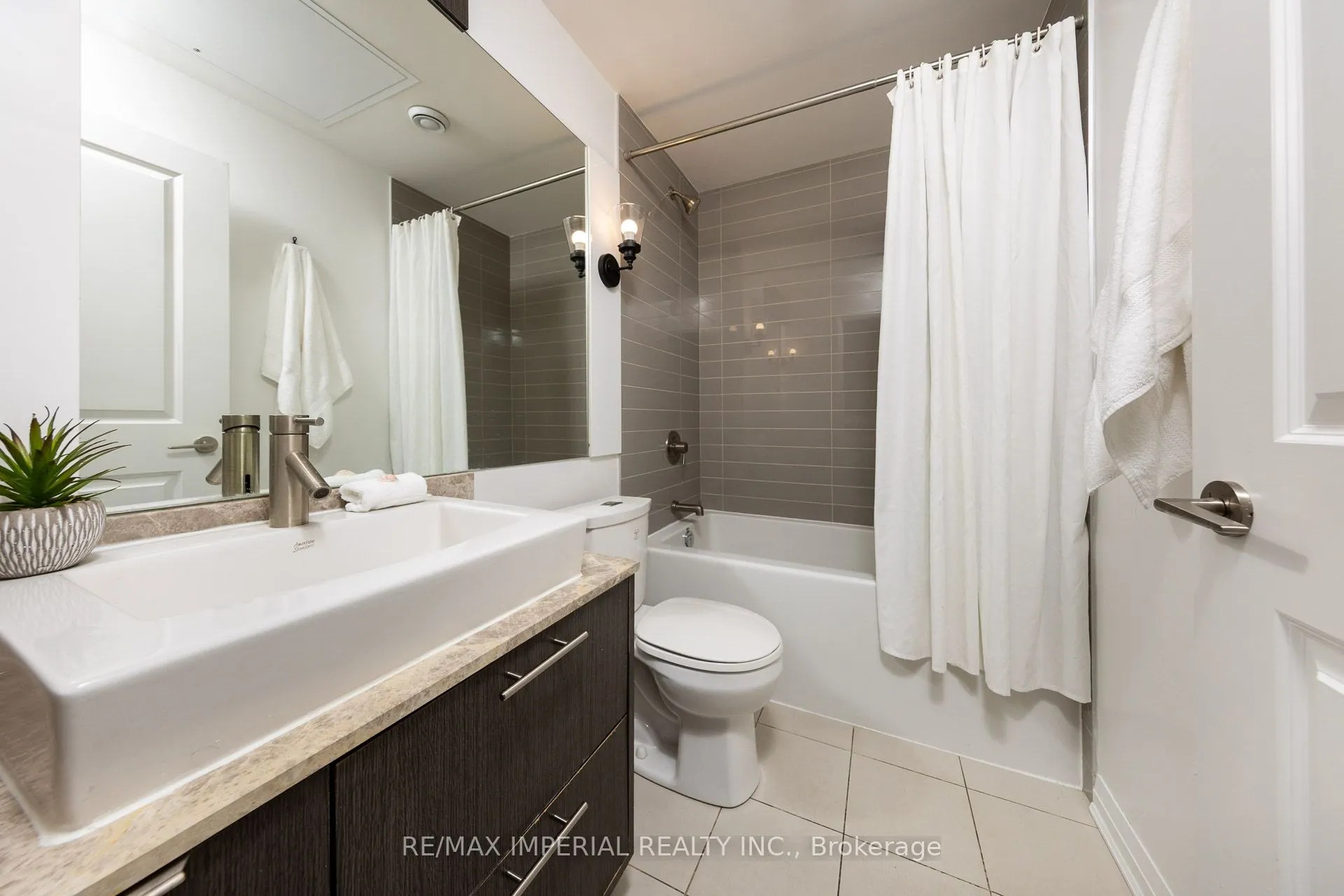 8 mercer Street, #17