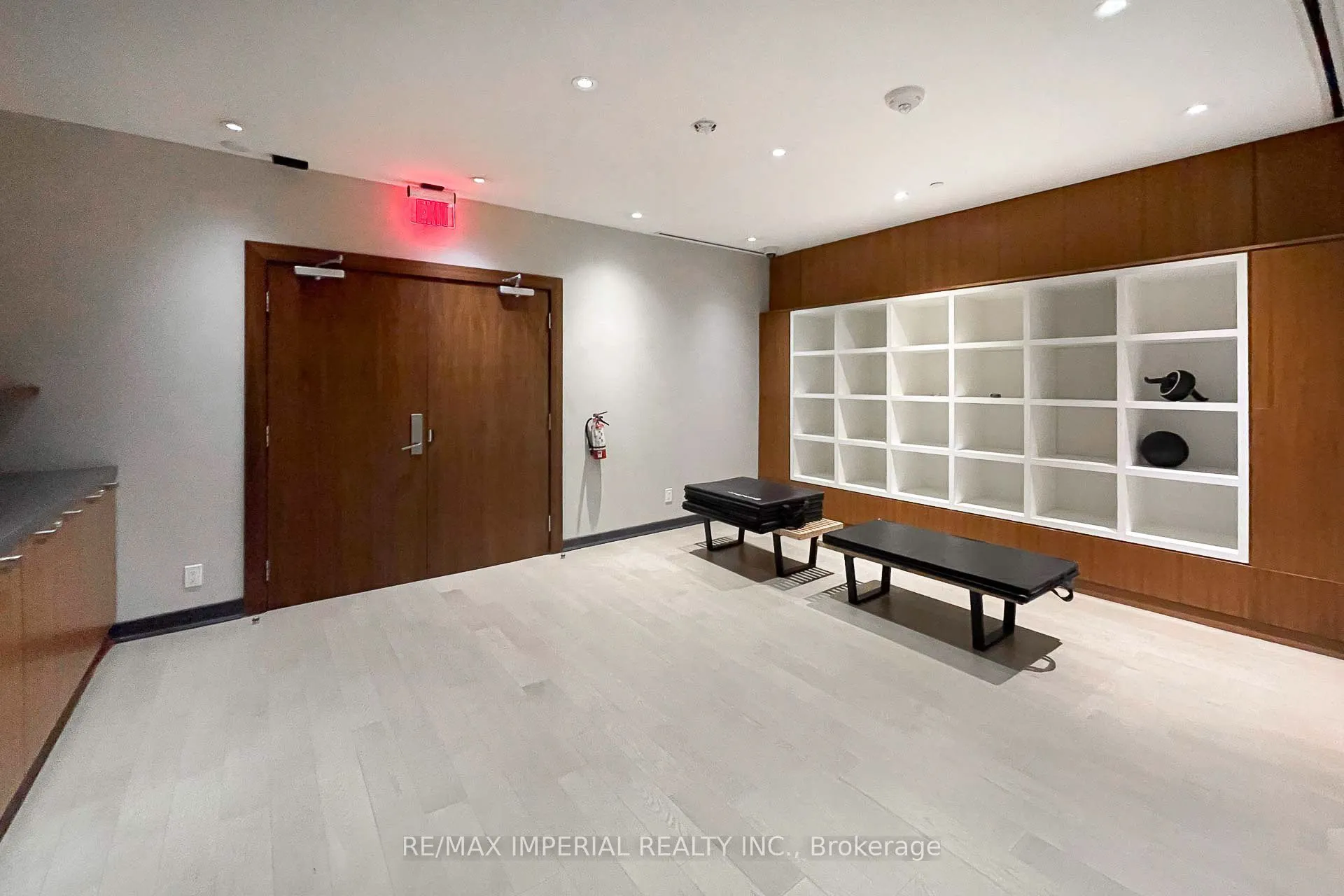 8 mercer Street, #17