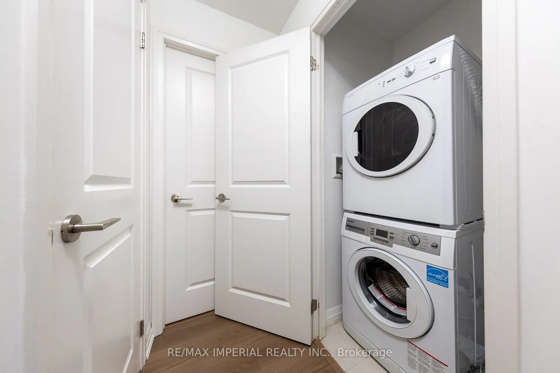 8 mercer Street, #17