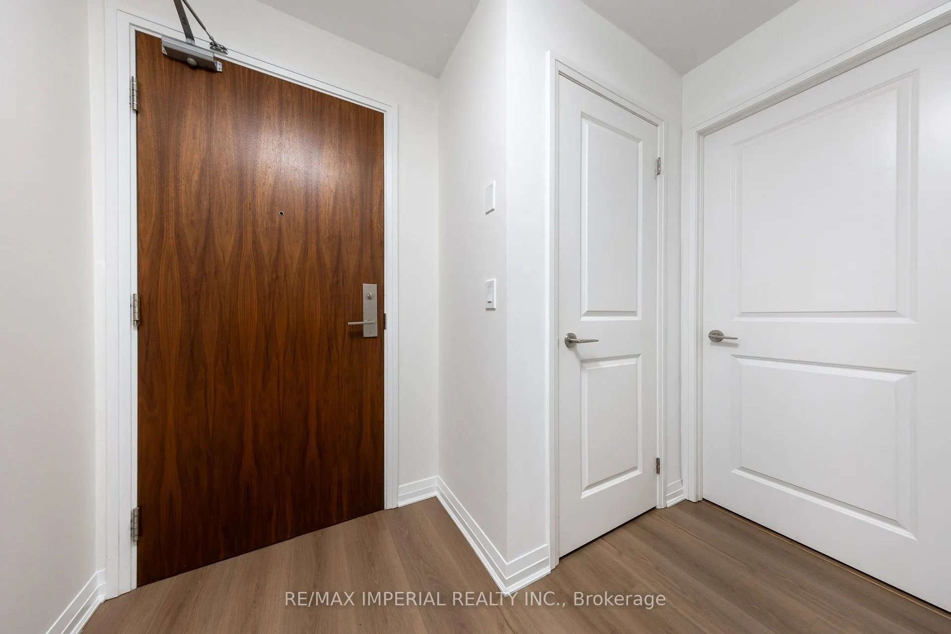 8 mercer Street, #17