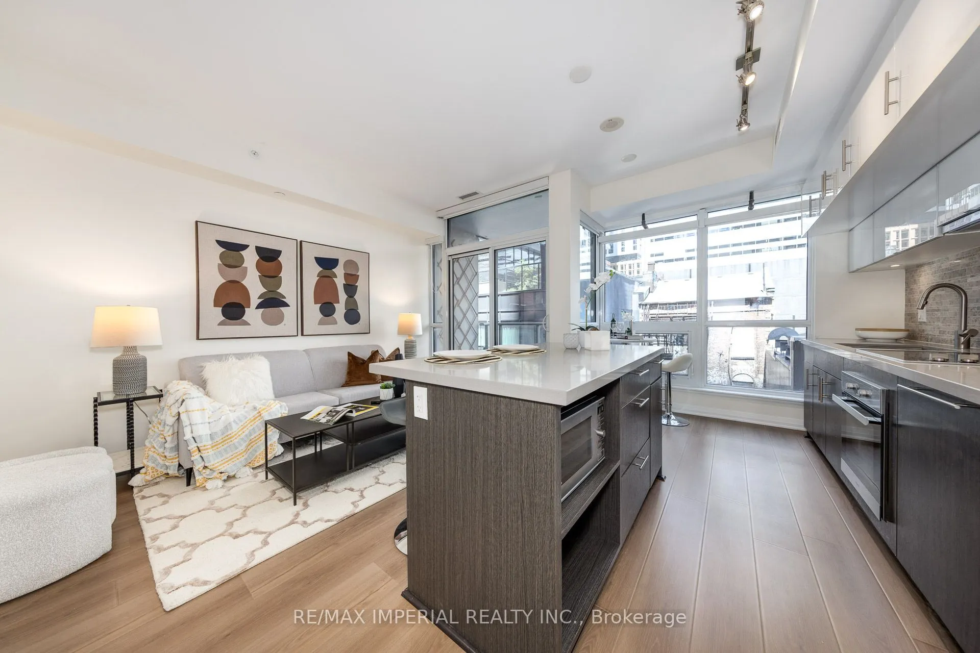 8 mercer Street, #17