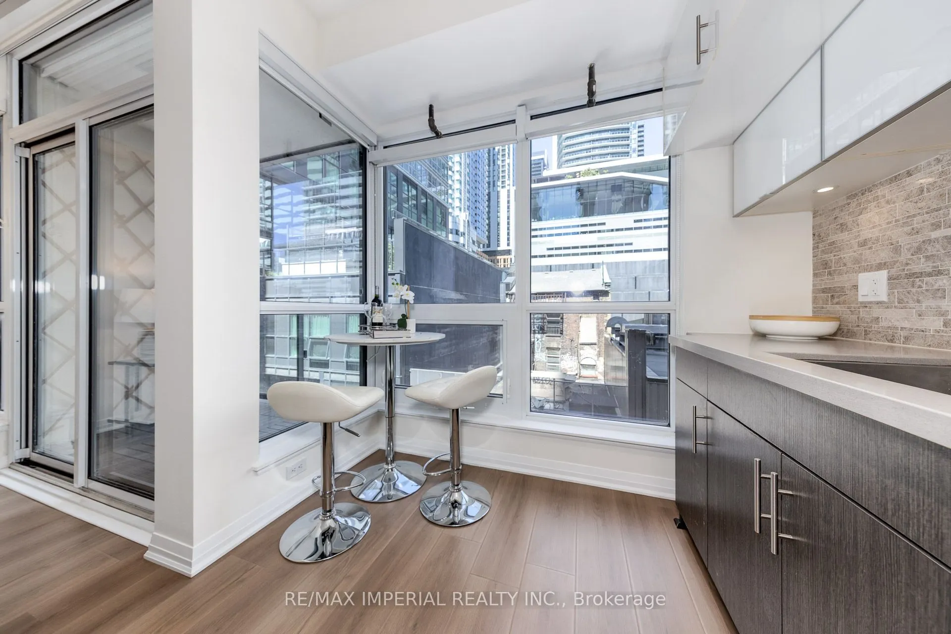 8 mercer Street, #17