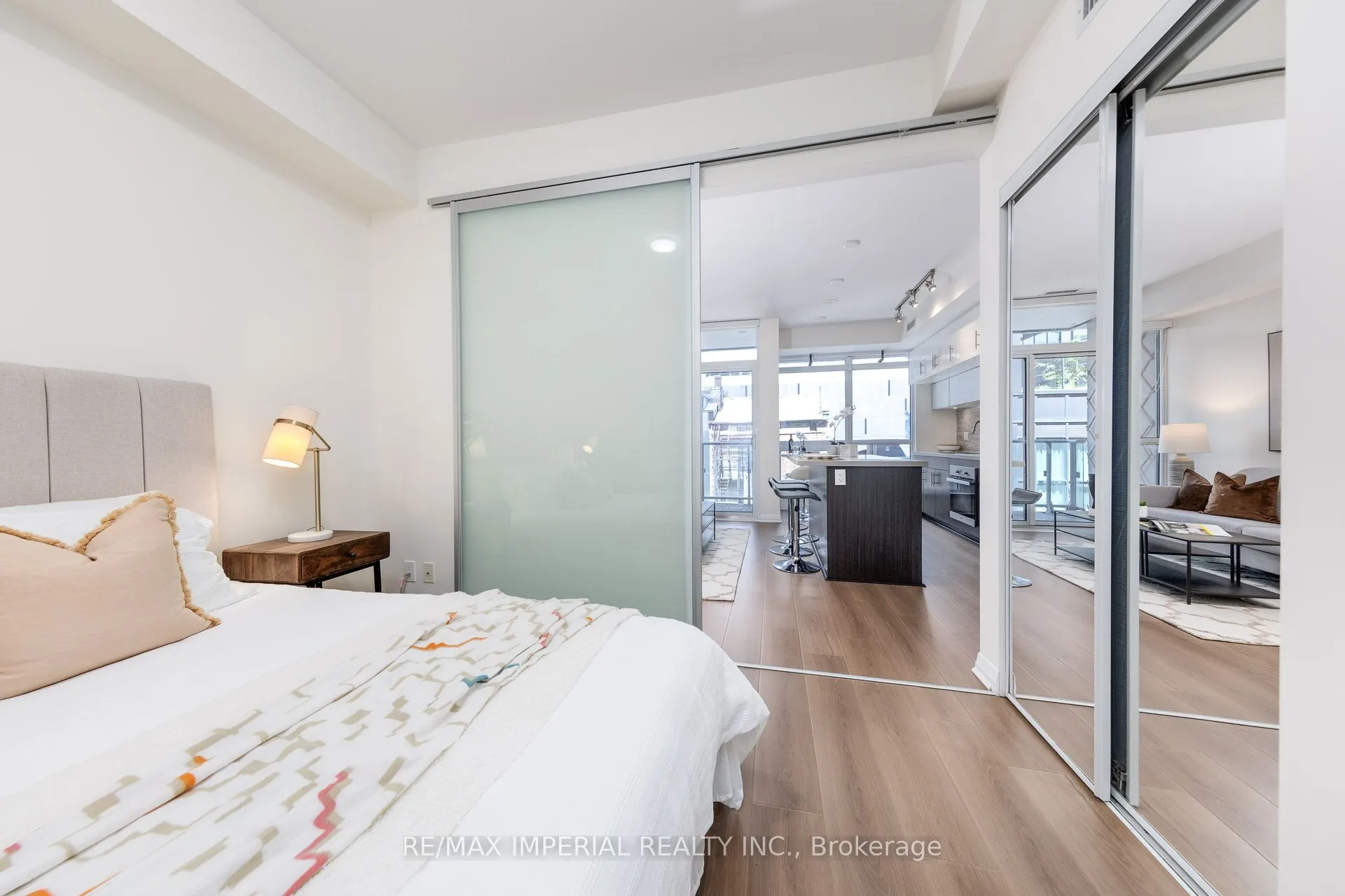 8 mercer Street, #17