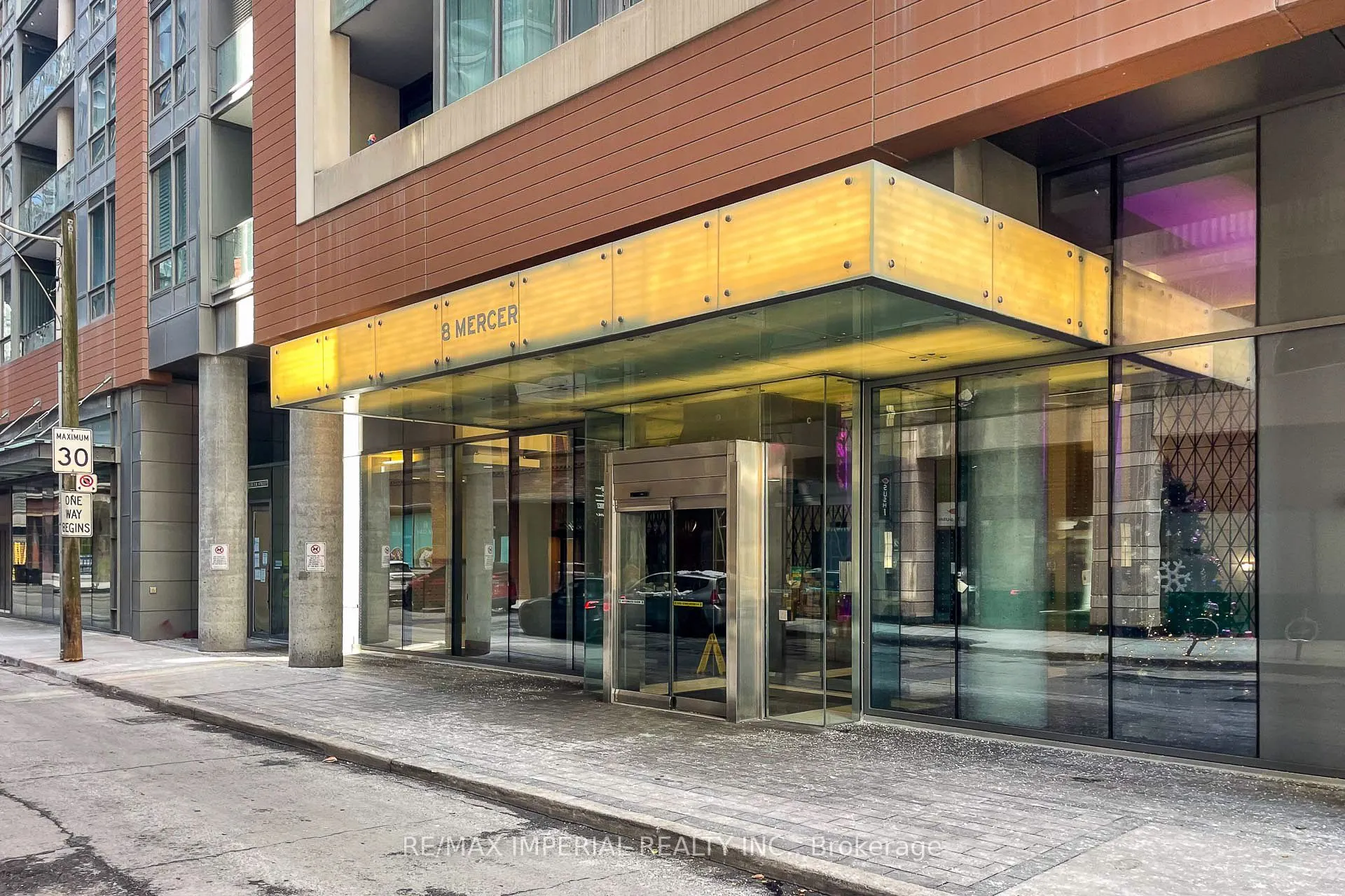 8 mercer Street, #17