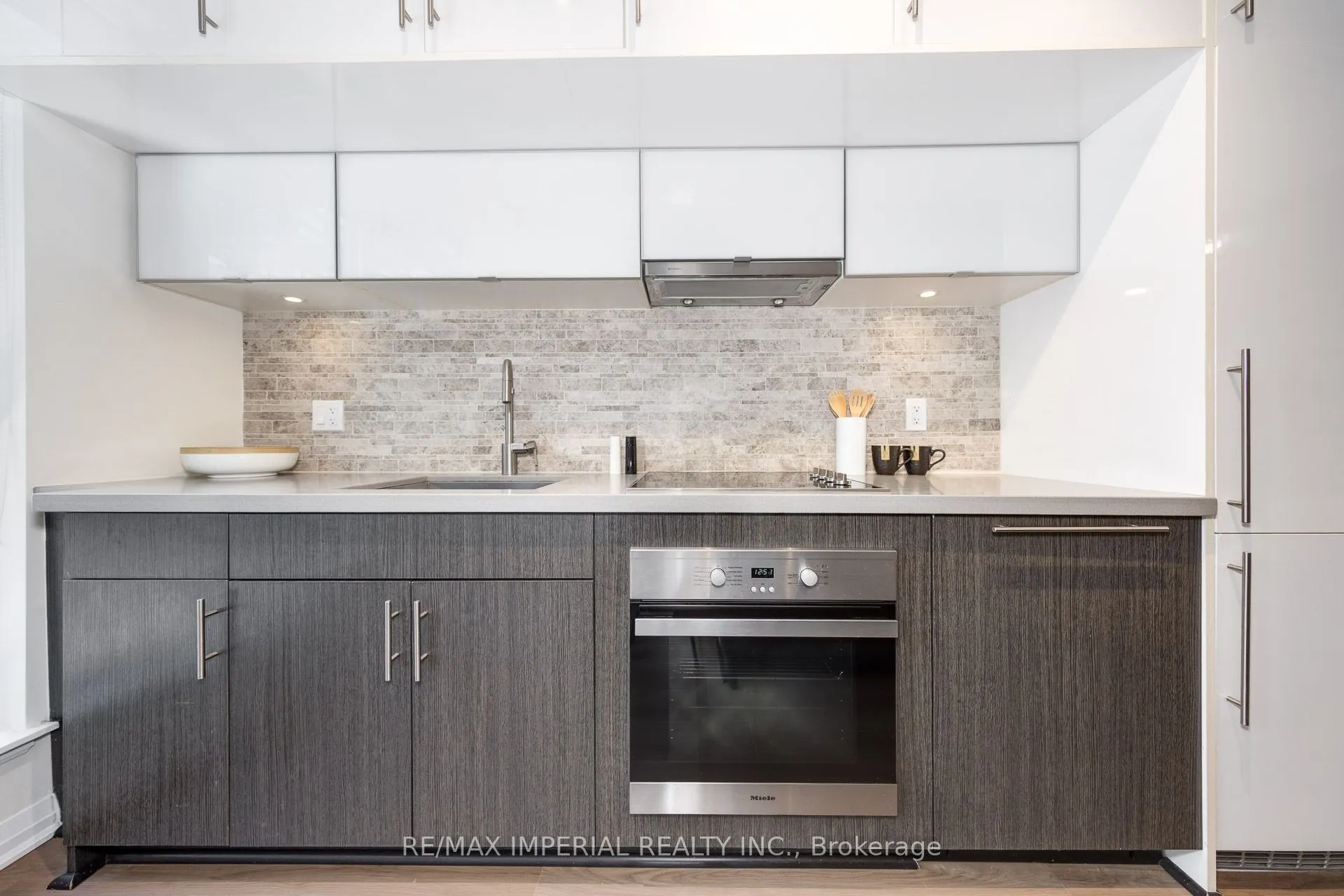8 mercer Street, #17