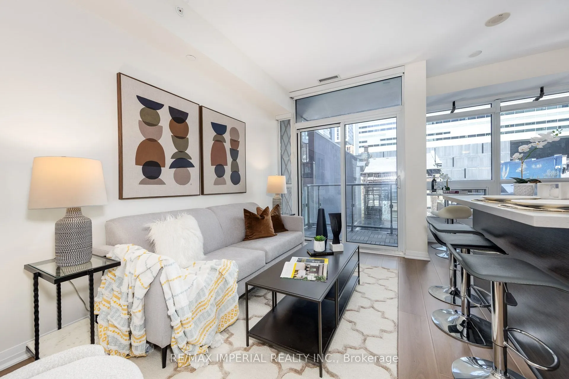 8 mercer Street, #17
