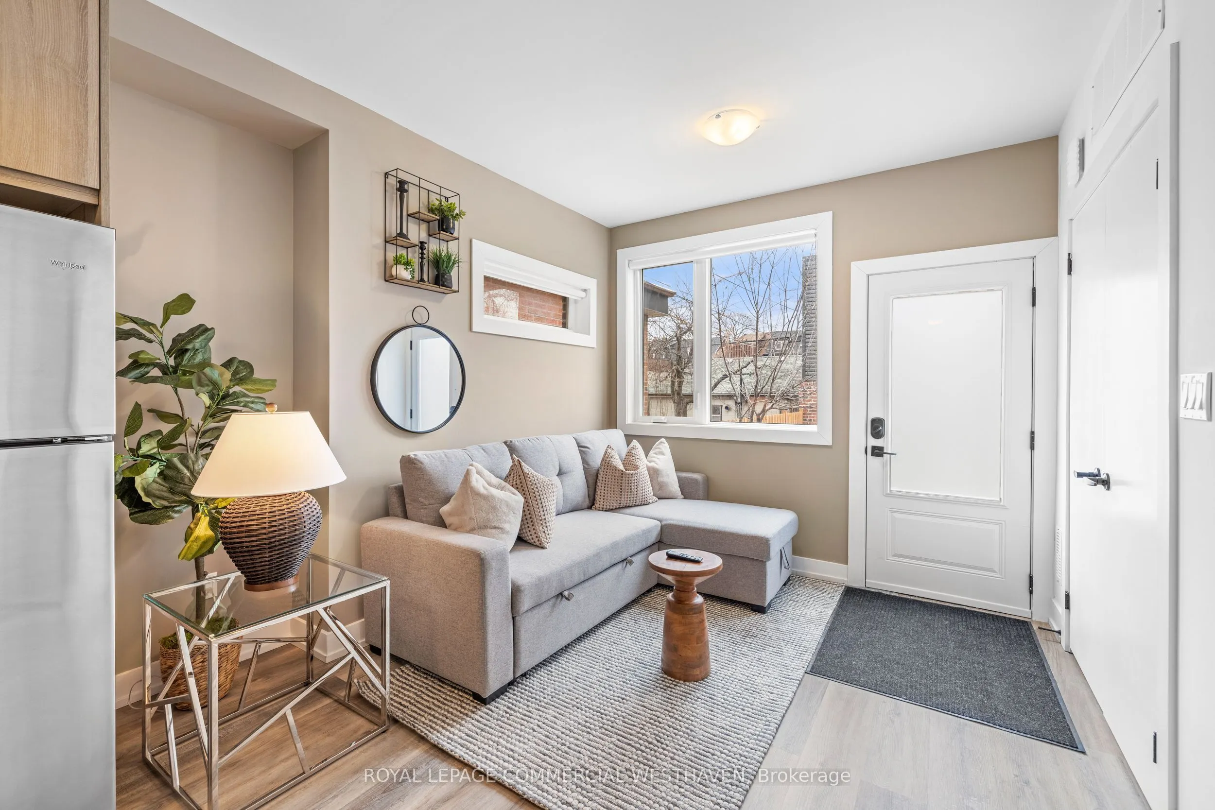 449 Lansdowne Avenue, #B