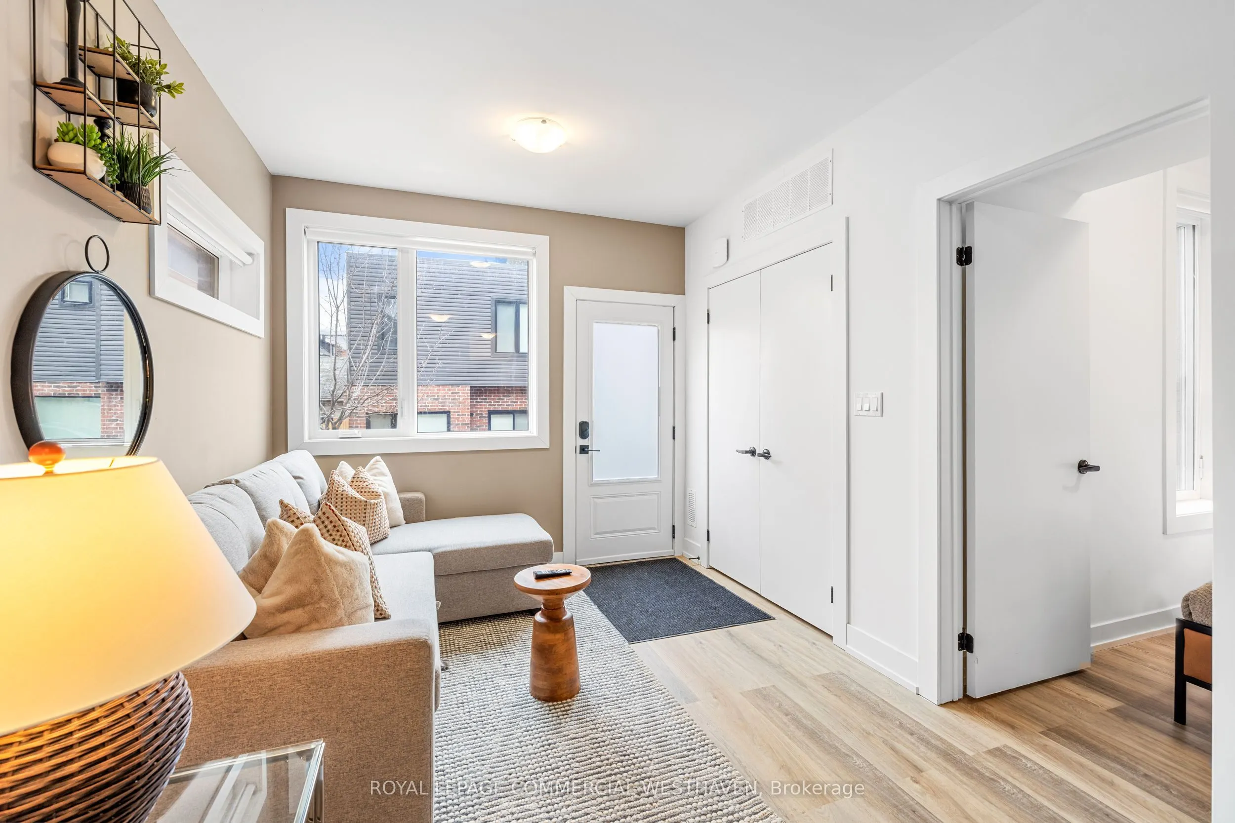 449 Lansdowne Avenue, #B