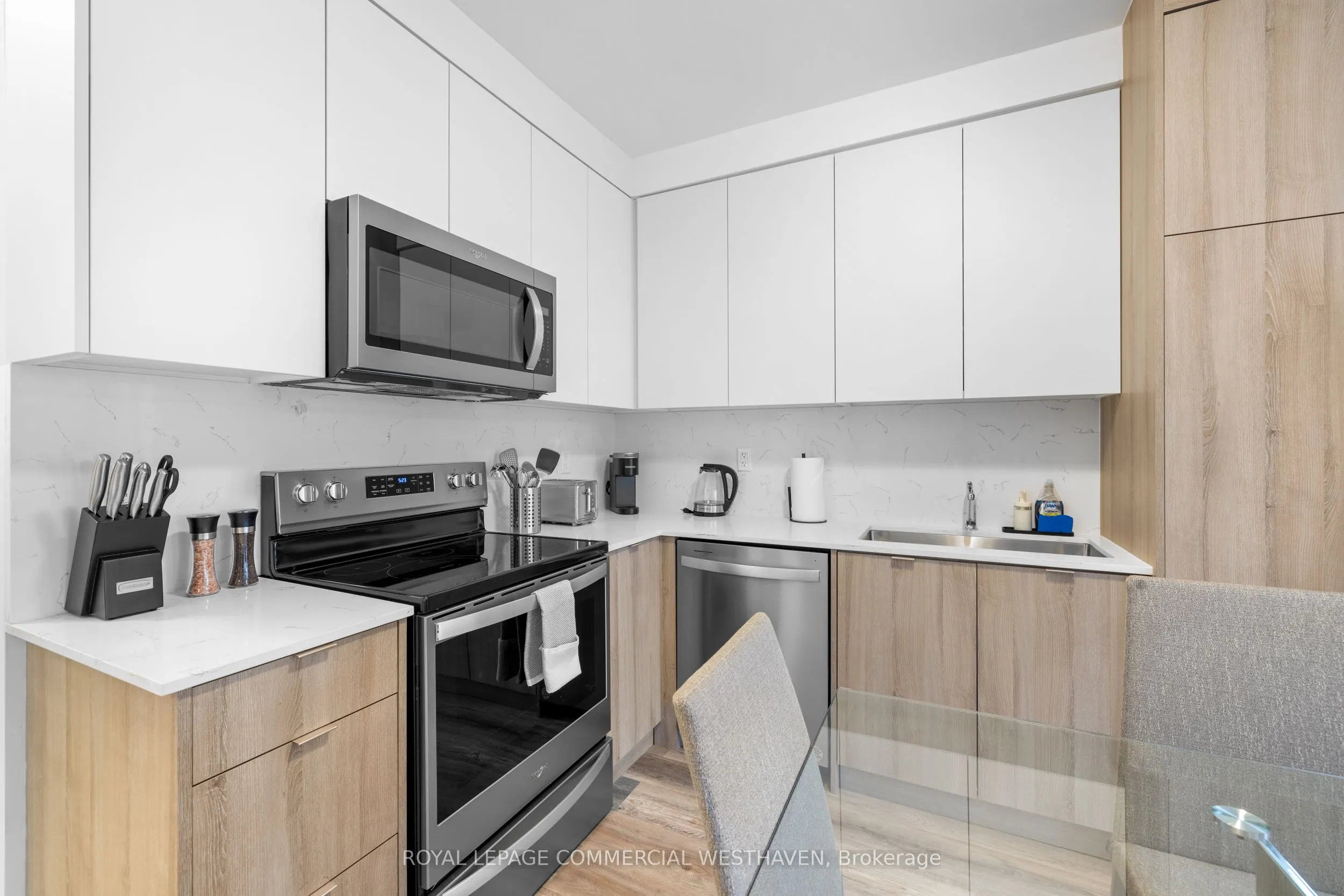 449 Lansdowne Avenue, #B