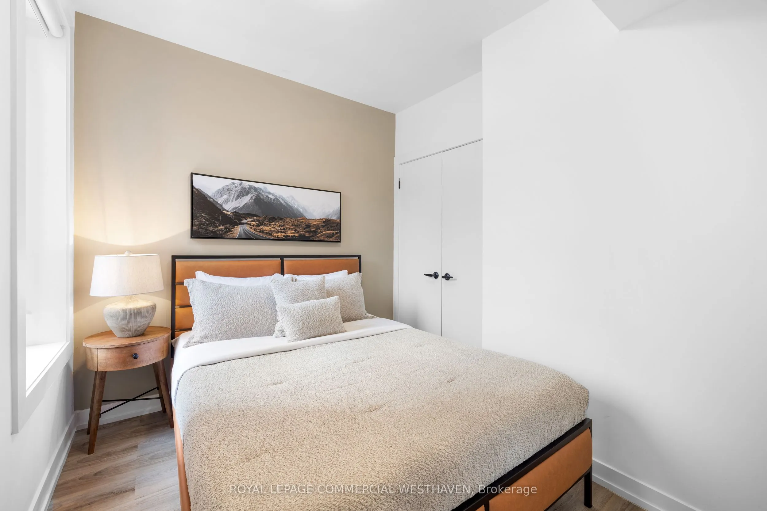 449 Lansdowne Avenue, #B