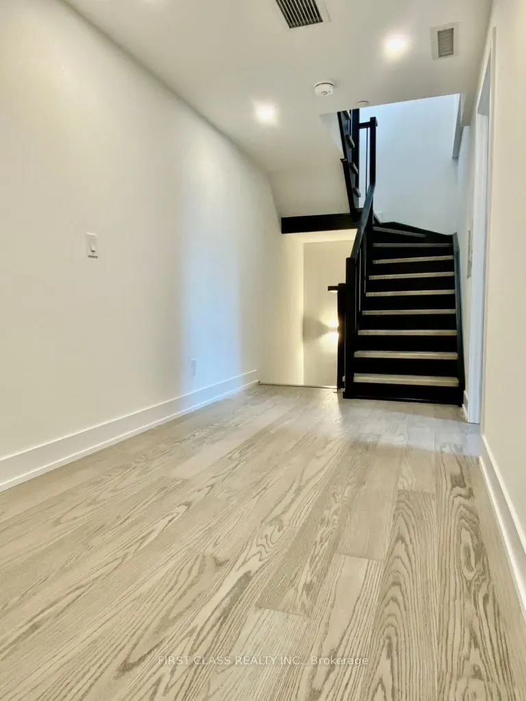 55 Nicholas Avenue, #Th12