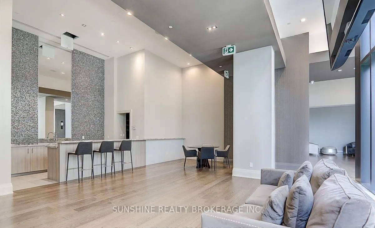 460 Adelaide Street, #623