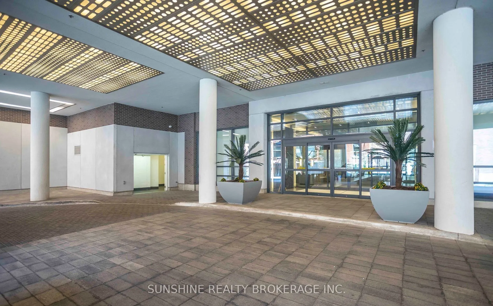 460 Adelaide Street, #623