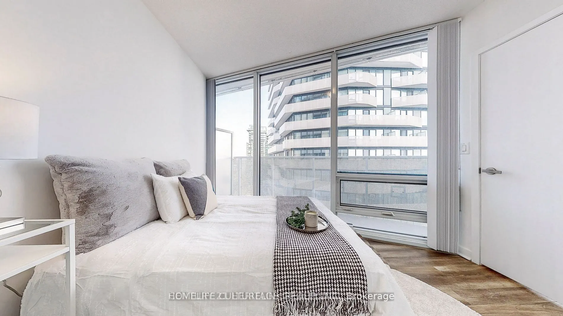 100 Harbour Street, #3907