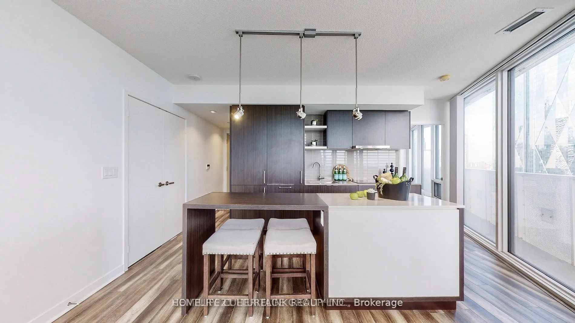 100 Harbour Street, #3907
