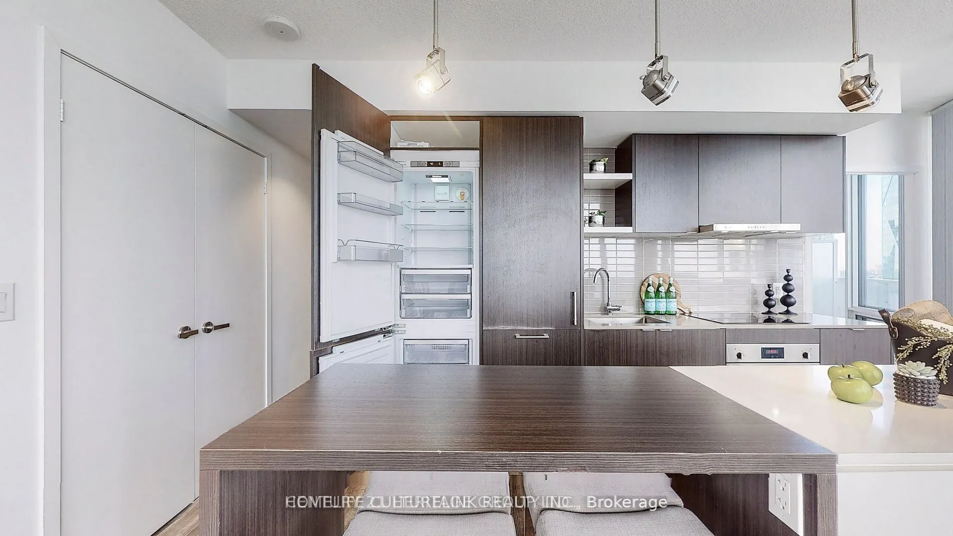 100 Harbour Street, #3907