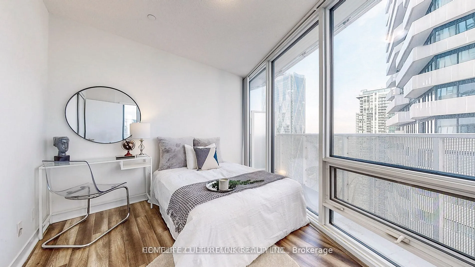 100 Harbour Street, #3907